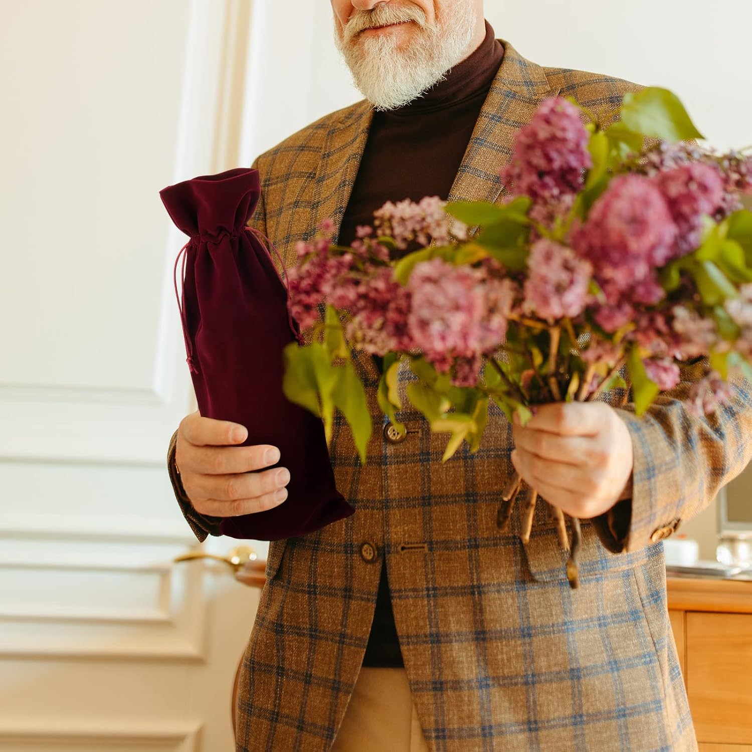 Homakover Luxury Velvet Wine Bag Wine Gift Bags, 6 Pcs Wine Bottle Bags with Double Drawstring Closure, 14.5"x 5.9" Reusable Bottle Bag For Christmas Wedding Birthday Party Holiday Housewarming - Image 6