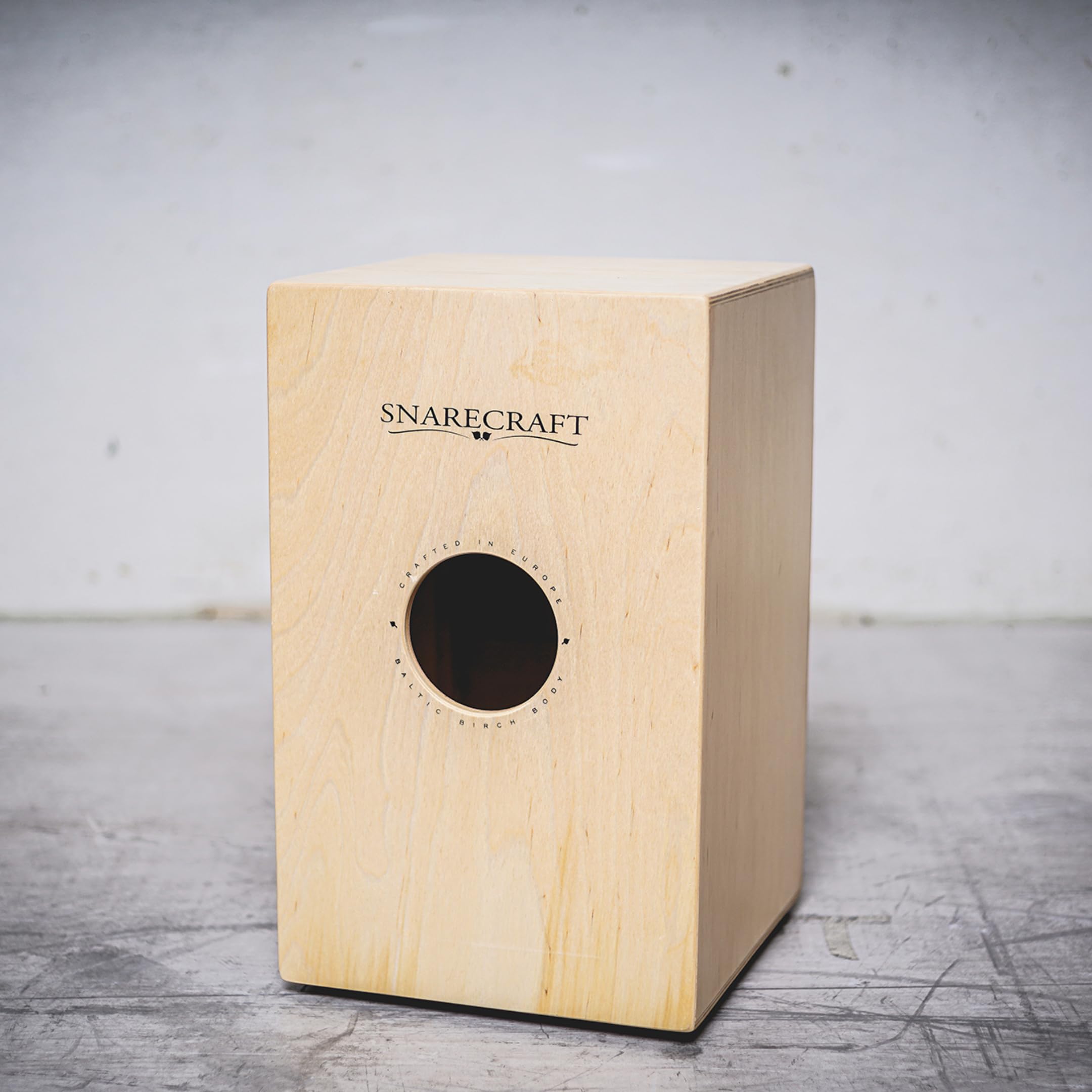 Meinl Percussion Snarecraft Cajon Instrument - Große Trommelkiste mit zwei Snare-Teppichen - Baltische Birke, Natur/Blau (SC100BLB)