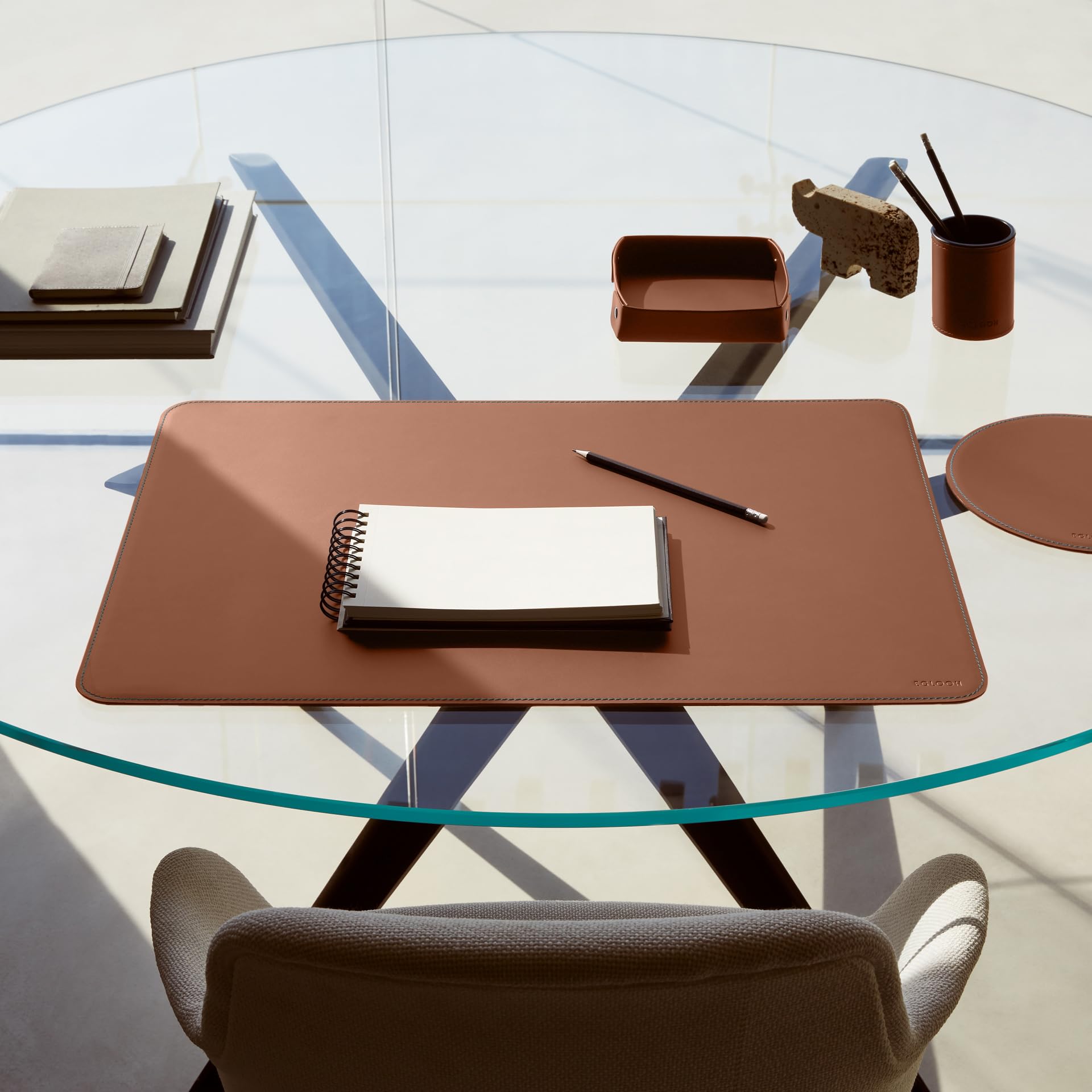 Eglooh - Herms Deluxe - Sottomano Scrivania Ufficio in Cuoio Arancione Marrone Naturale - cm 80x50 - Cuciture Blu Azzurre in Contrasto e Angoli Arrotondati - Made in Italy