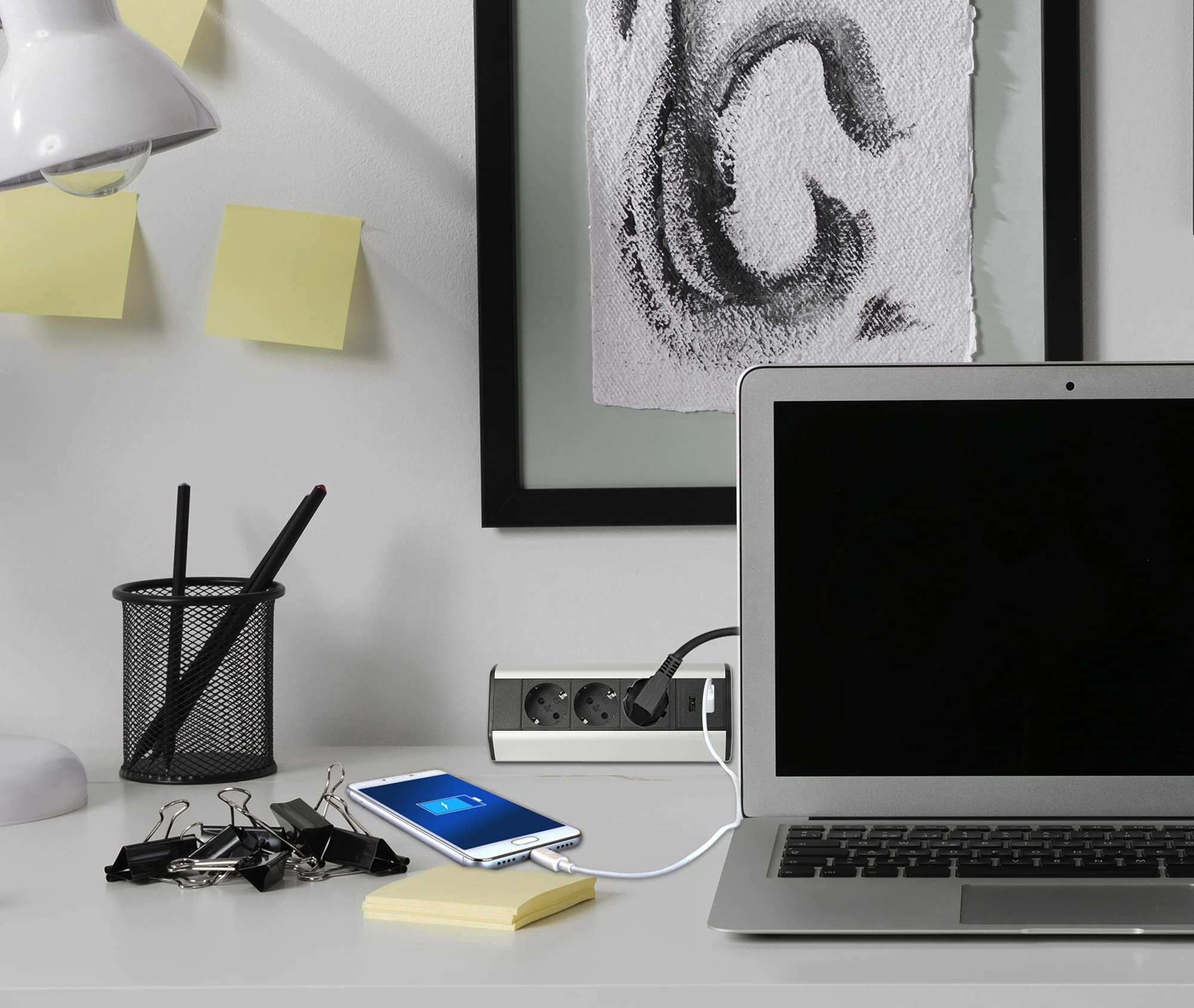 Mehrfach-Steckdose 3-fach & 2x USB mit 2M Kabel - Steckdosenleiste als Schreib-Tischsteckdose und Steckdosenverteiler - Steckerleiste für Küche Büro Stromleiste mit einfacher Montage