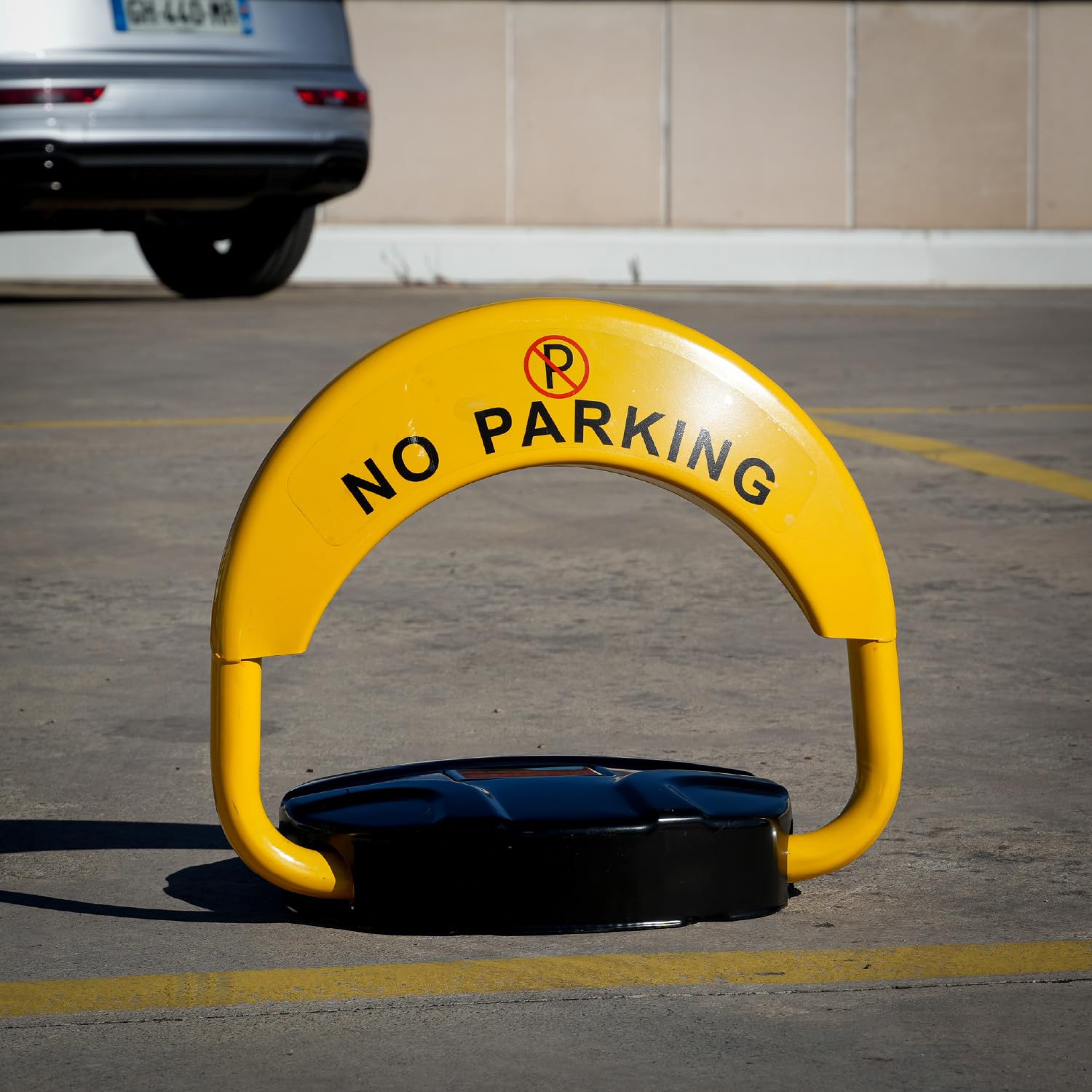 Barrière de Parking Rabattable Solaire, Contrôle à Distance 15m Verrou Télécommande, Système d'Alarme Intelligent Intégré Serrure de Stationnement, Bloque Parking Solaire