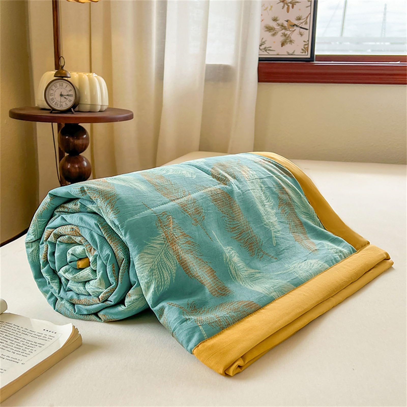Chickwin Quilted Bedspreads Single Double King, Floral Reversible Lightweight Microfiber Coverlets Comforter Easy Care Sofa Blanket Throw for All Season (Feathers,220x240cm)