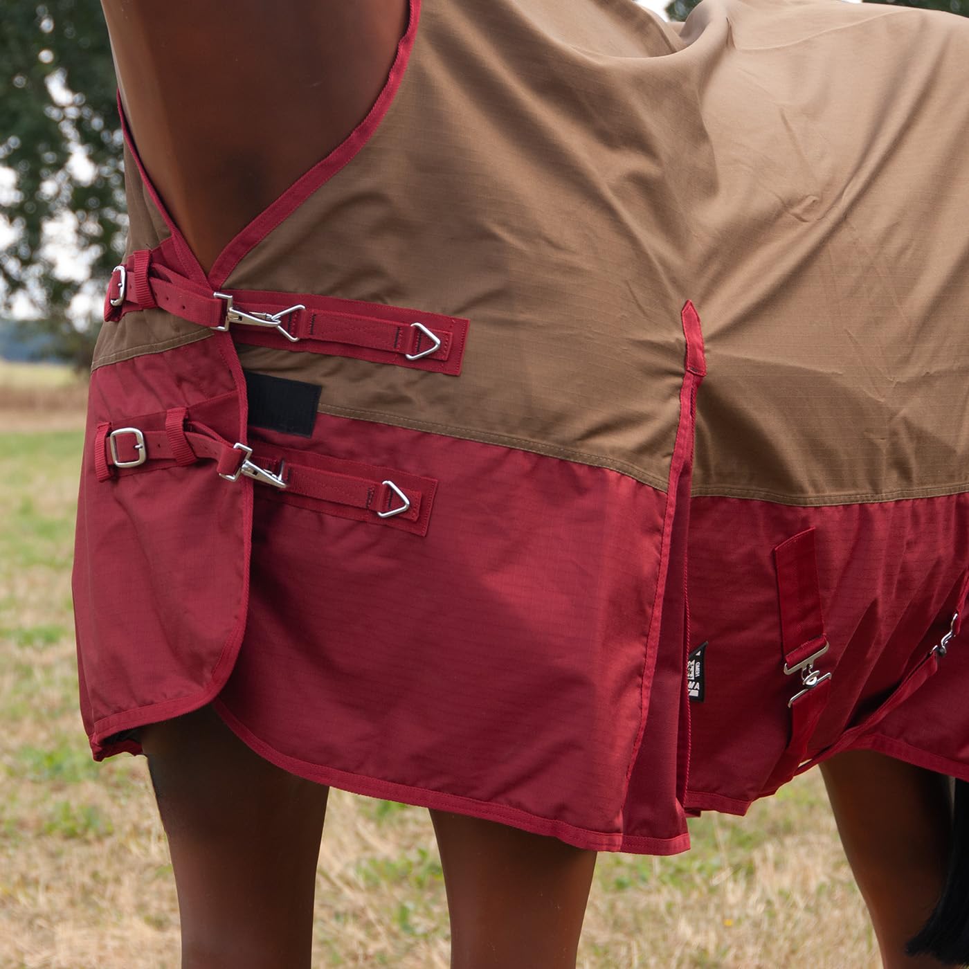 Brama-West Manta para caballo Nevada - Turnout 600D - Manta de invierno con cuello alto - Impermeable - Forro de nylon - Color antiguo/rojo