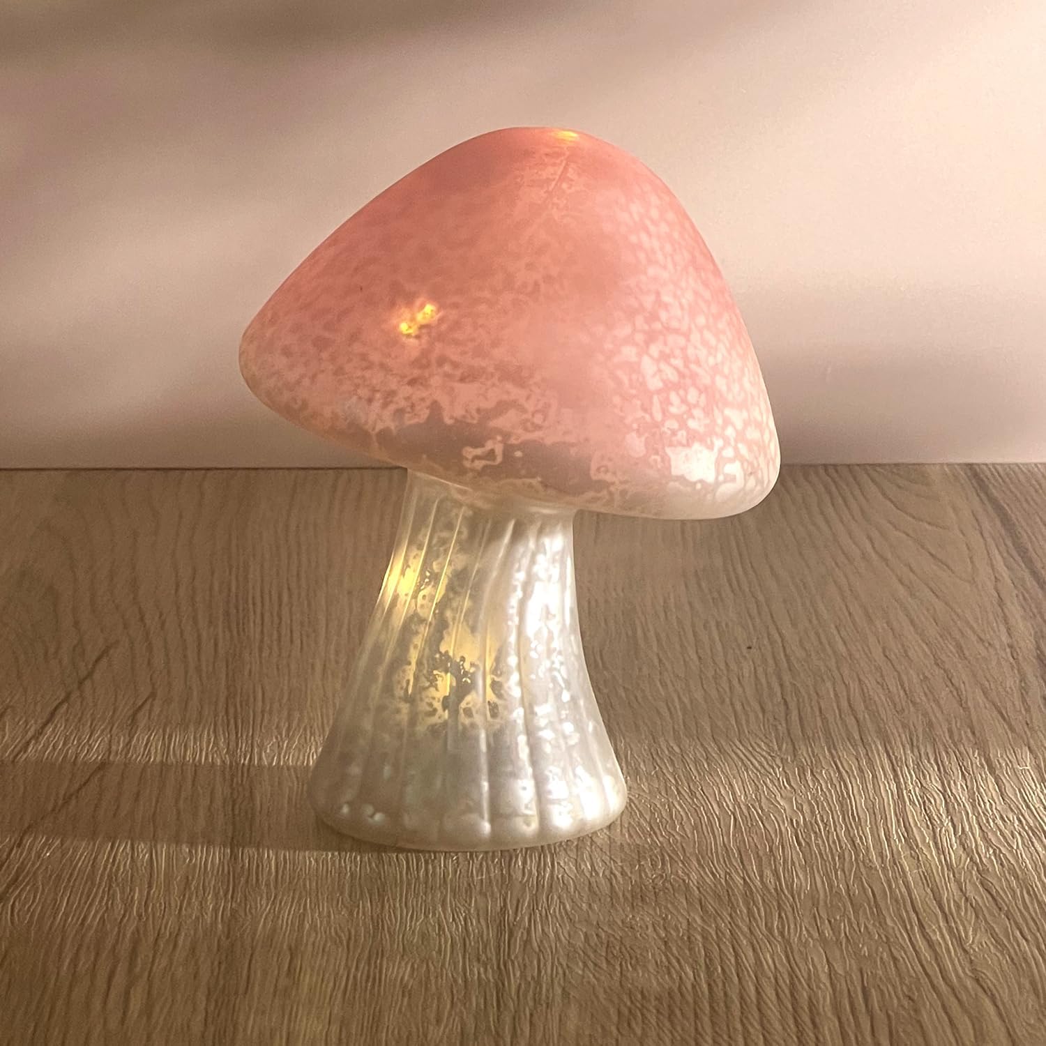 MIYA LIFE Glass Mushroom Lamp Cute Lamps for Bedrooms Battery Operated Mushroom Night Light Funky Lamp Ideal for Indoor & Outdoor Garden Decor (Pink, Set 1)