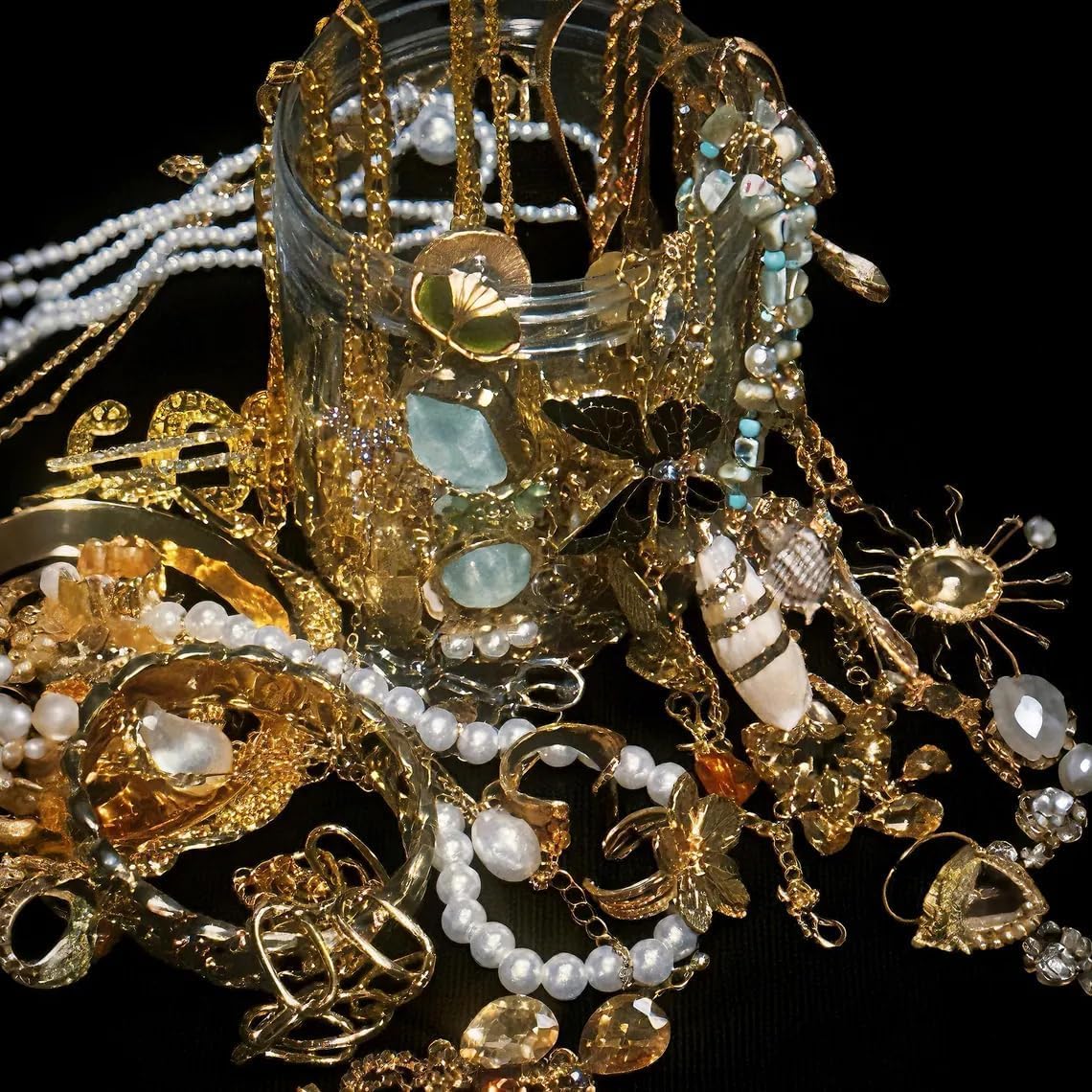 Paquete de tarros de joyería de 25 a 60 piezas | Caja de joyería sorpresa para mujeres con collares, pulseras, anillos, pendientes, llaveros y pinzas para el pelo, regalo único de cumpleaños para