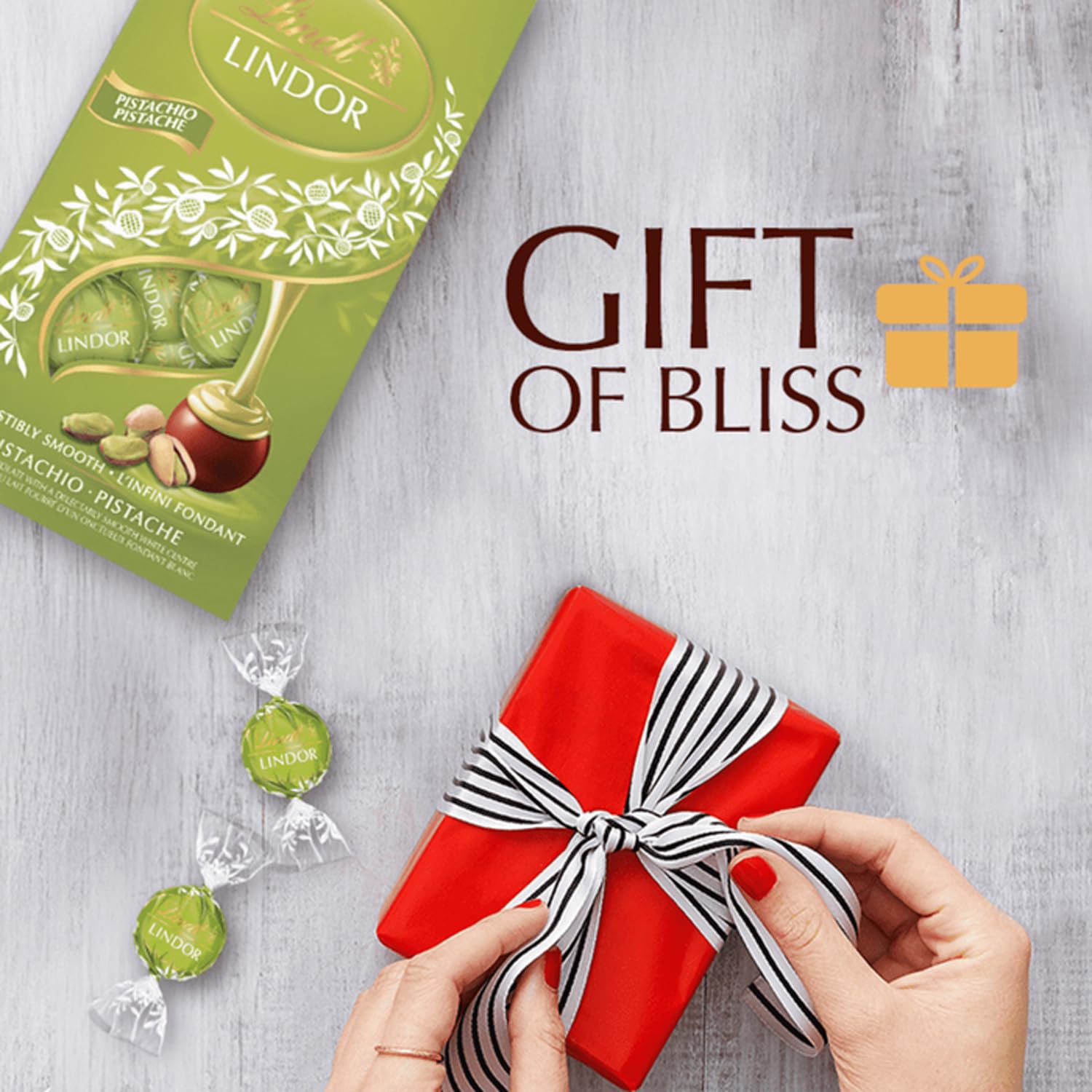 Lindt Lindor Limited Edition Pistachio Milk Chocolate Truffles – Bulk 22 oz Bag (625 g, 50 pcs) | Individually Wrapped Gourmet Chocolates – Gift for Christmas, Valentine’s Day, Holidays & Birthdays