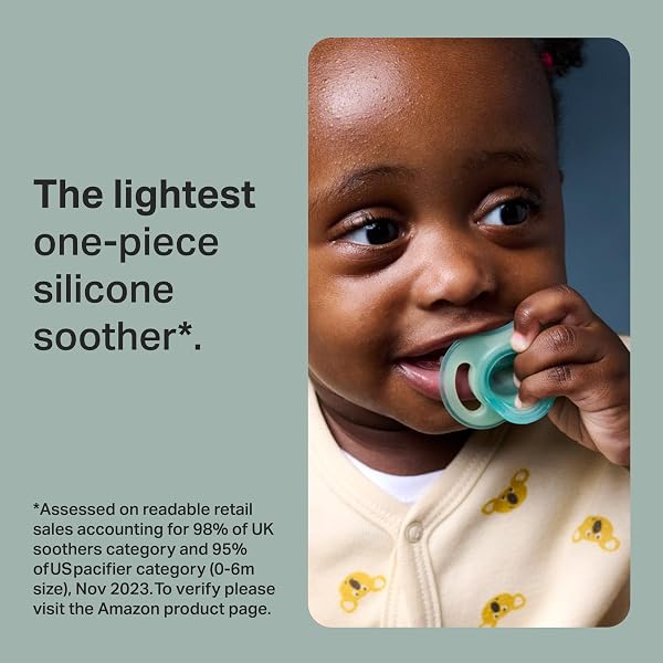 Tommee Tippee Tommee Tippee Ultra-Light StayPut Night Glow Dummy, 6-18m, 2 Pack, Glow in The Dark, Lightweight, Soft Skin Feel, Extra Air Flow in use