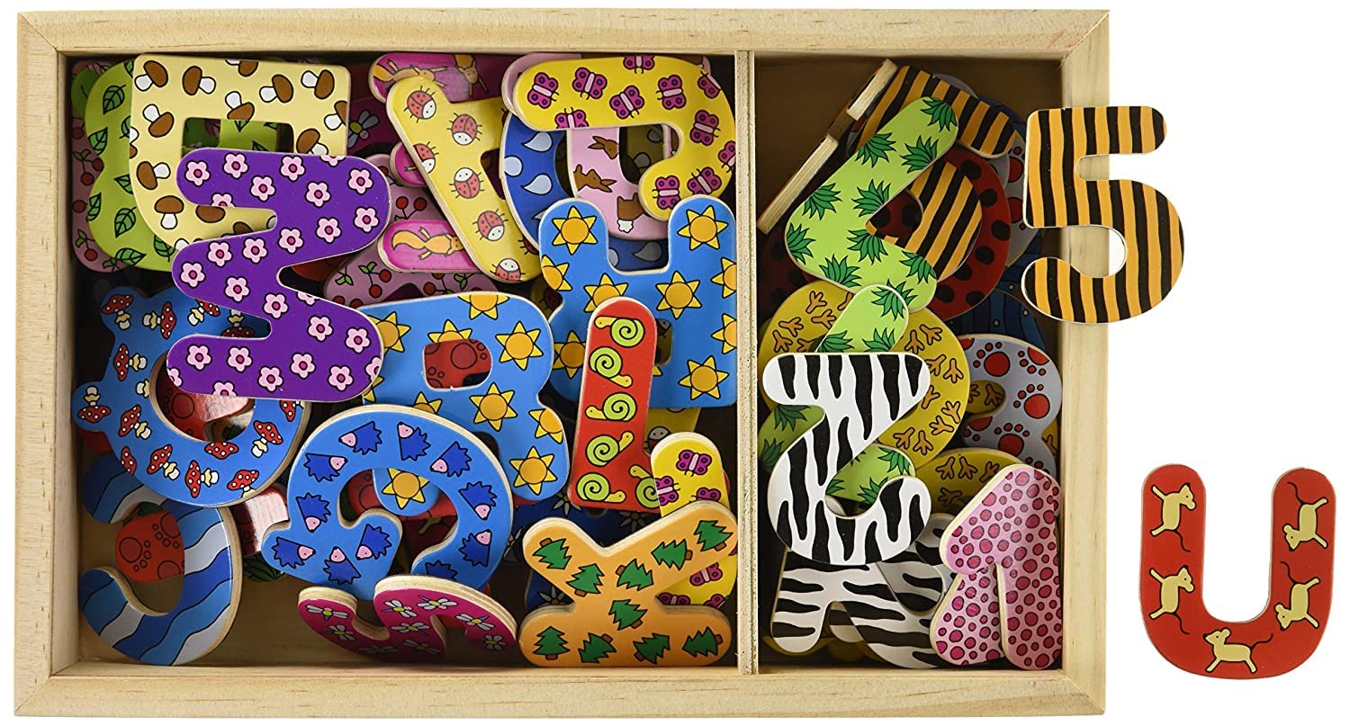 Magnet-Alphabet und Zahlen: H= 5,5 cm, Holz, 88 Teile, im Holzkasten, per Set