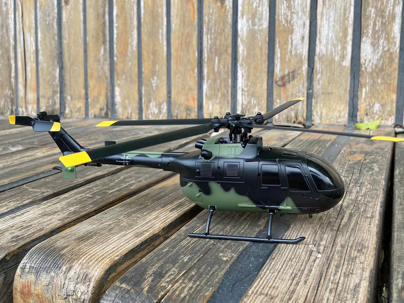 C186 Remote Control Helicopter for Adults 14y+ Beginner Expert Single Rotor Aileronless BO-105 Like-Real RC Aircraft Model Air Pressure Hover Aerobatic Flight 6-Axis Gyroscope (Camo2 Batteries)