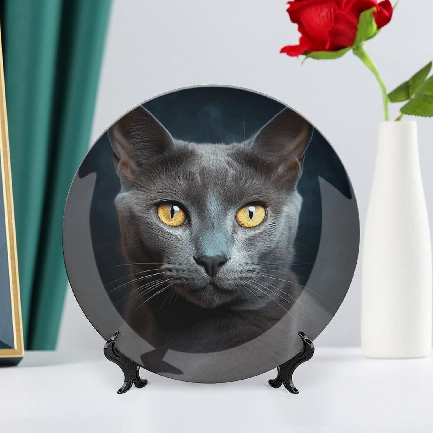 Bone China Decorative Plates Gray Cat Stares Ceramic Decorative Plate Wall Decor with Display Stand Ceramic Ornaments for Wall Hanging Decoration