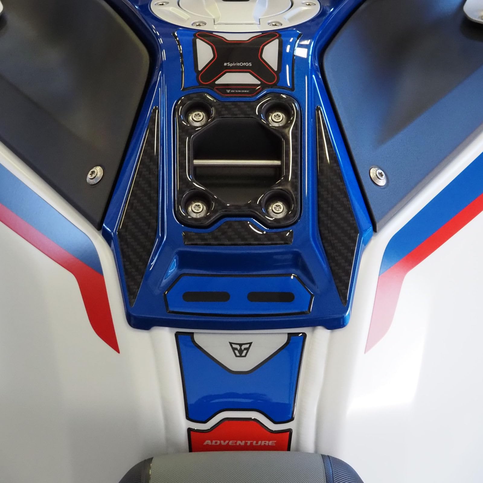 Resin Bike Kit Adhesivos Compatibles con BMW R 1300 GS Adventure Trophy 2025. Protection de Réservoir, Guardabarros, Paramanos de Choques y Arañazos de Moto. Kit Pegatinas 3D Resinadas Made in Italy