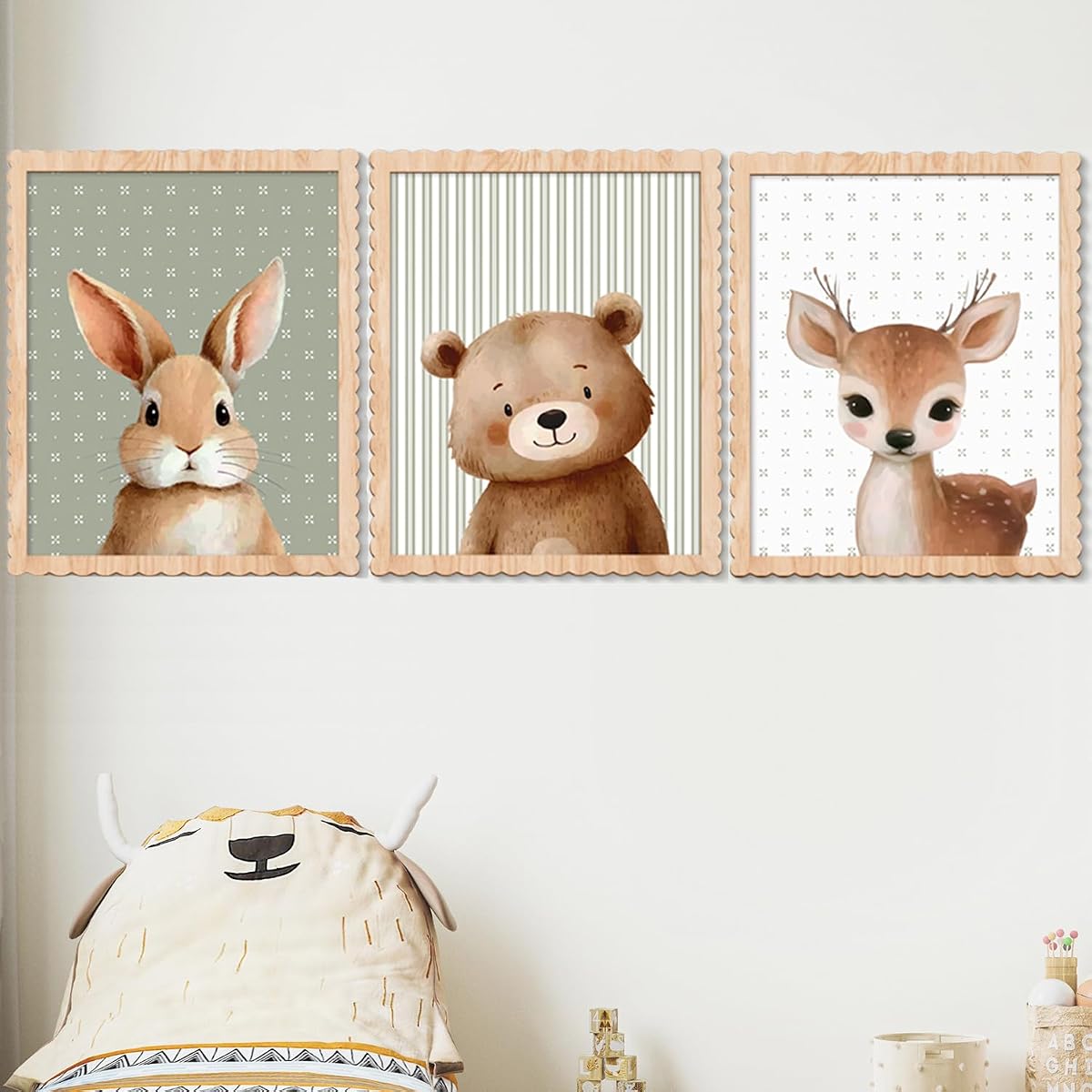 Woodland Animal Nursery Wall Art Decor Juego de 3 impresiones de pared enmarcadas en madera | Arte de pared lindo conejo ciervo oso decoración de pared de madera para bebé niña niño niños guardería habitación infantil dormitorio sala de juegos decoración