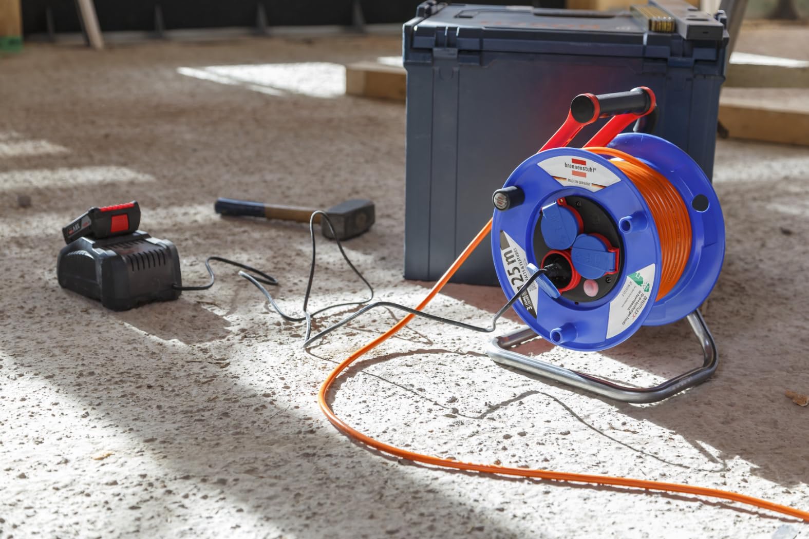 Brennenstuhl Garant Serie IP44 Lizenziert 25 Meter Spule Verlängerungskabel orange