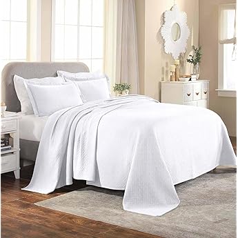 Superior Cotton Fleur De Lis Bedspread Set, Warm Blankets, All-Season Bedding, Bedroom Decor, Decorative Boho Medallion Coverlet, Includes 1 Bedspread, 2 Pillow Shams, Full, Peach