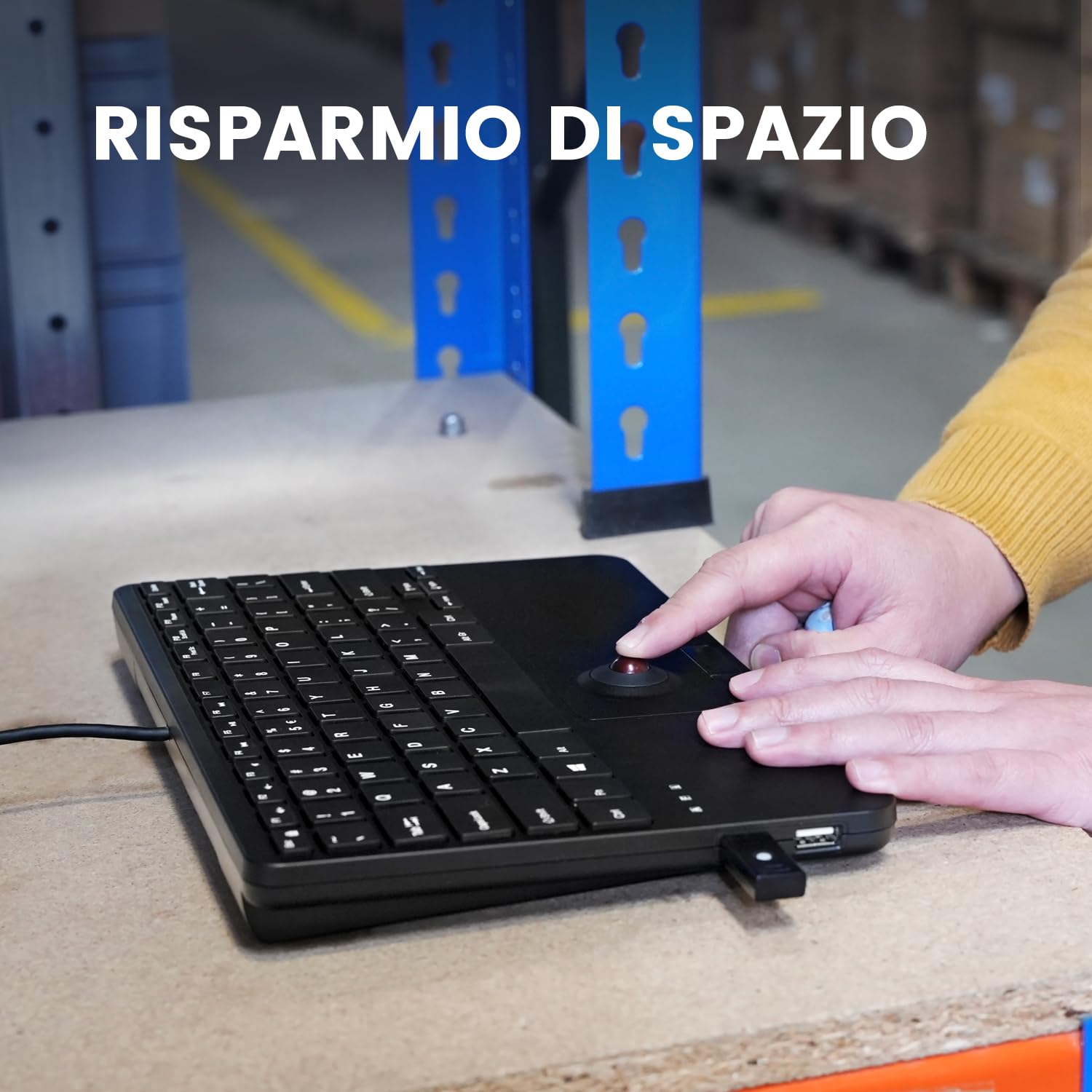 Perixx PERIBOARD-526 IT, Tastiera Mini USB Cabalata con Trackball - Tasti a Forbice X Type - 11.18x7.17x1.1 Pollici - 2 Hub USB Integrati - Layout IT Italiano
