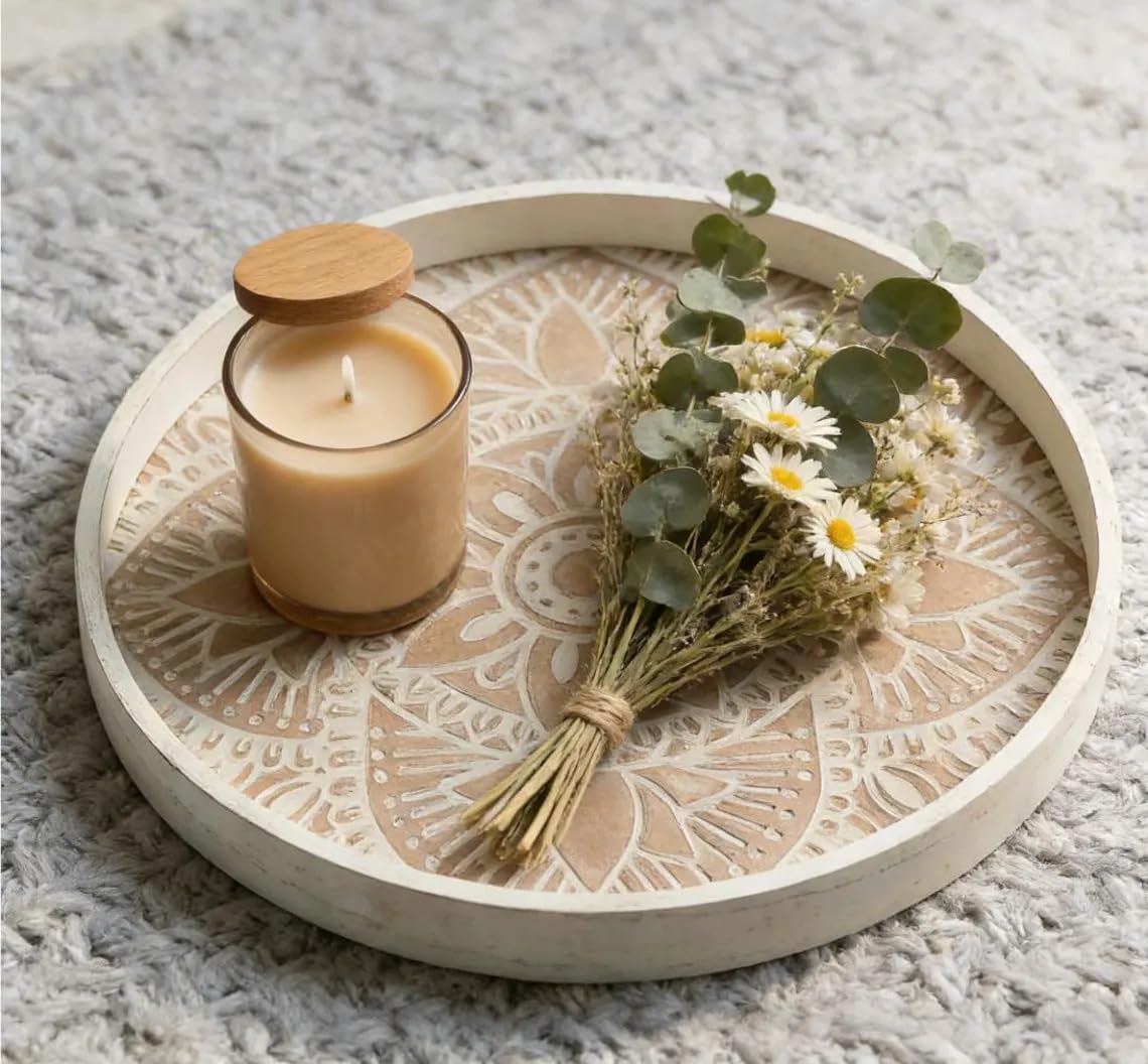 Hanobe Bandeja decorativa redonda de madera: bandeja de mesa de café rústica con guirnalda de cuentas de madera, bandeja de granja, decoración de centro de mesa de madera bohemia lavada blanca para