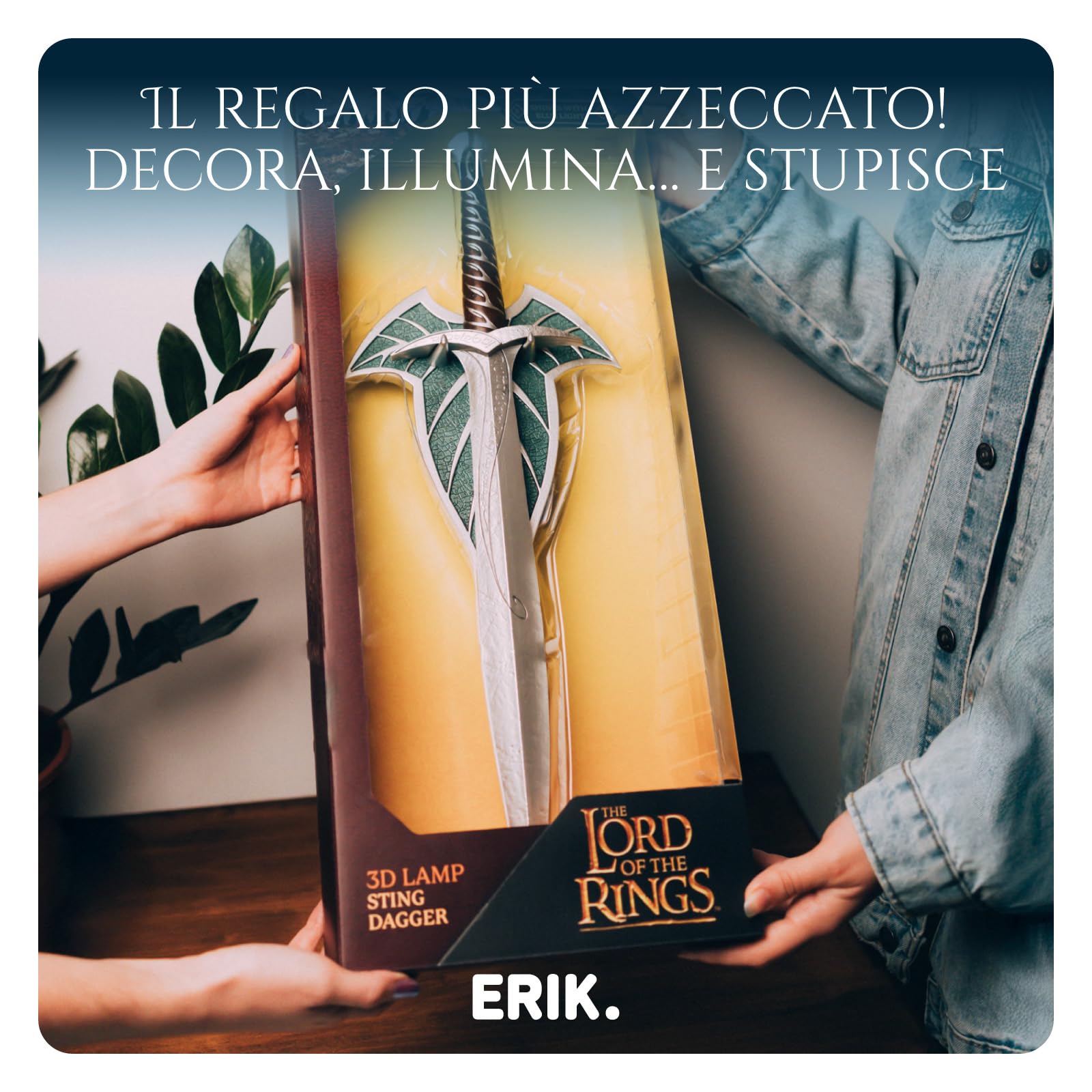 Grupo Erik Signore degli Anelli Lampada da Parete Spada Pungolo | Luce LED | Luce LED Blu, Supporto da Parete, Ricaricabile, Cavo USB-C, 51 x 12,5 x 3,3 cm, Lord of the Rings