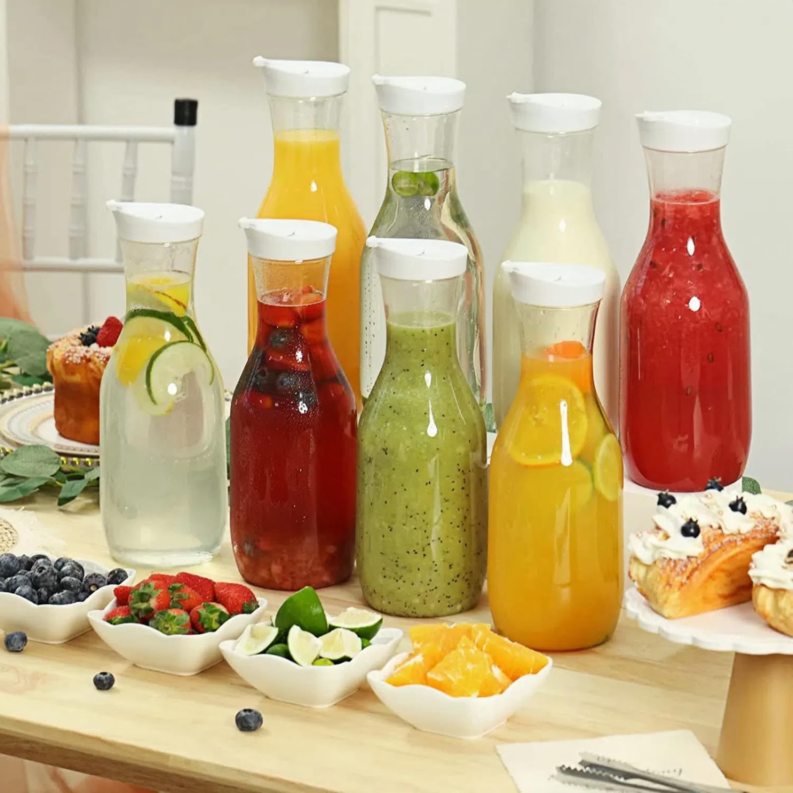 Set da 2 pezzi di brocche in plastica da 1,5L con coperchi a flip bianchi brocca per acqua brocca per succo adatta per acqua succo tè freddo soda limonata e altre bevande fredde