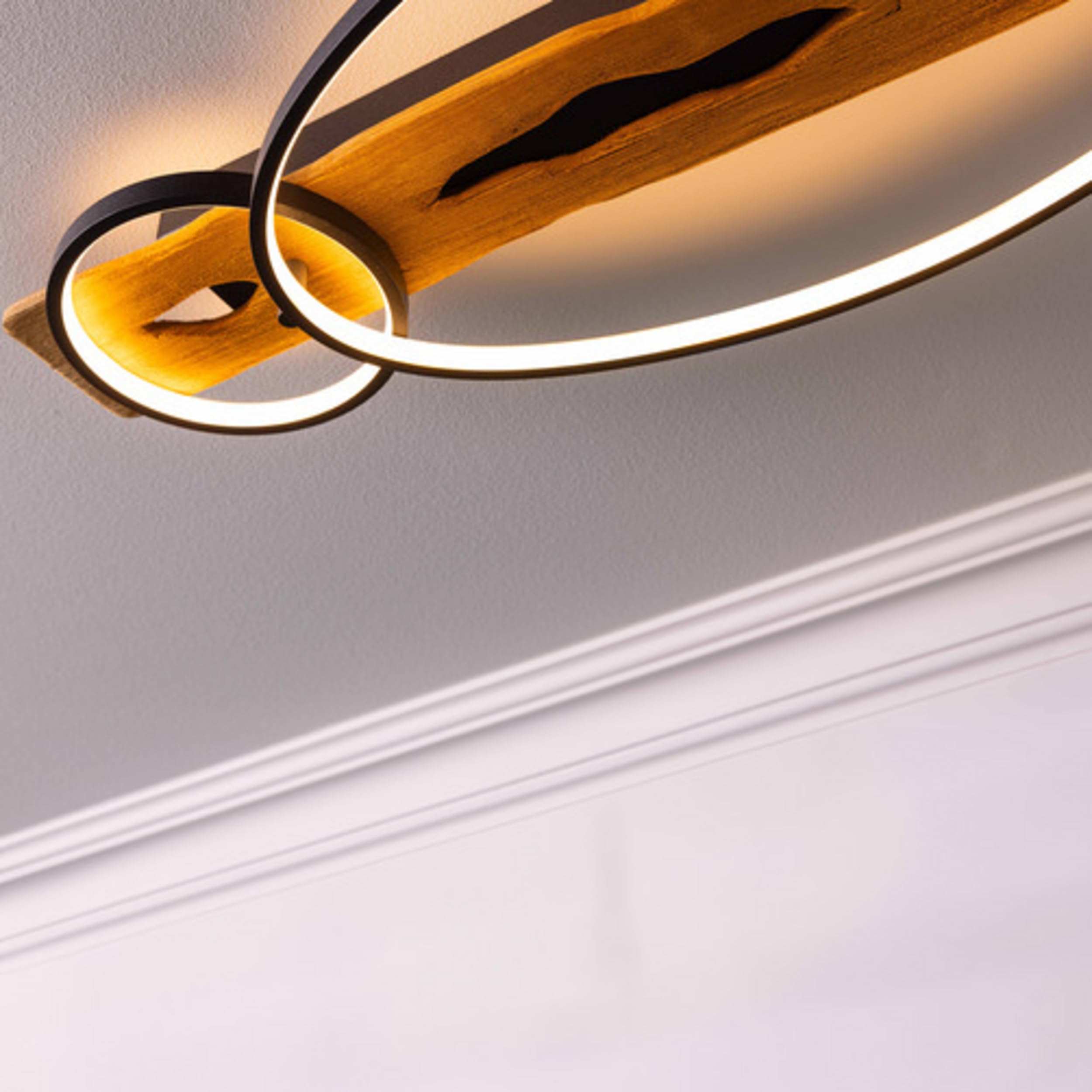 Lightbox moderna lampada da soffitto a LED in stile naturale - plafoniera con dimmer a 3 livelli e 2 anelli LED su trave di legno - 70 x 30 cm - 3300 lm, 3000 K - in legno di pino/metallo in