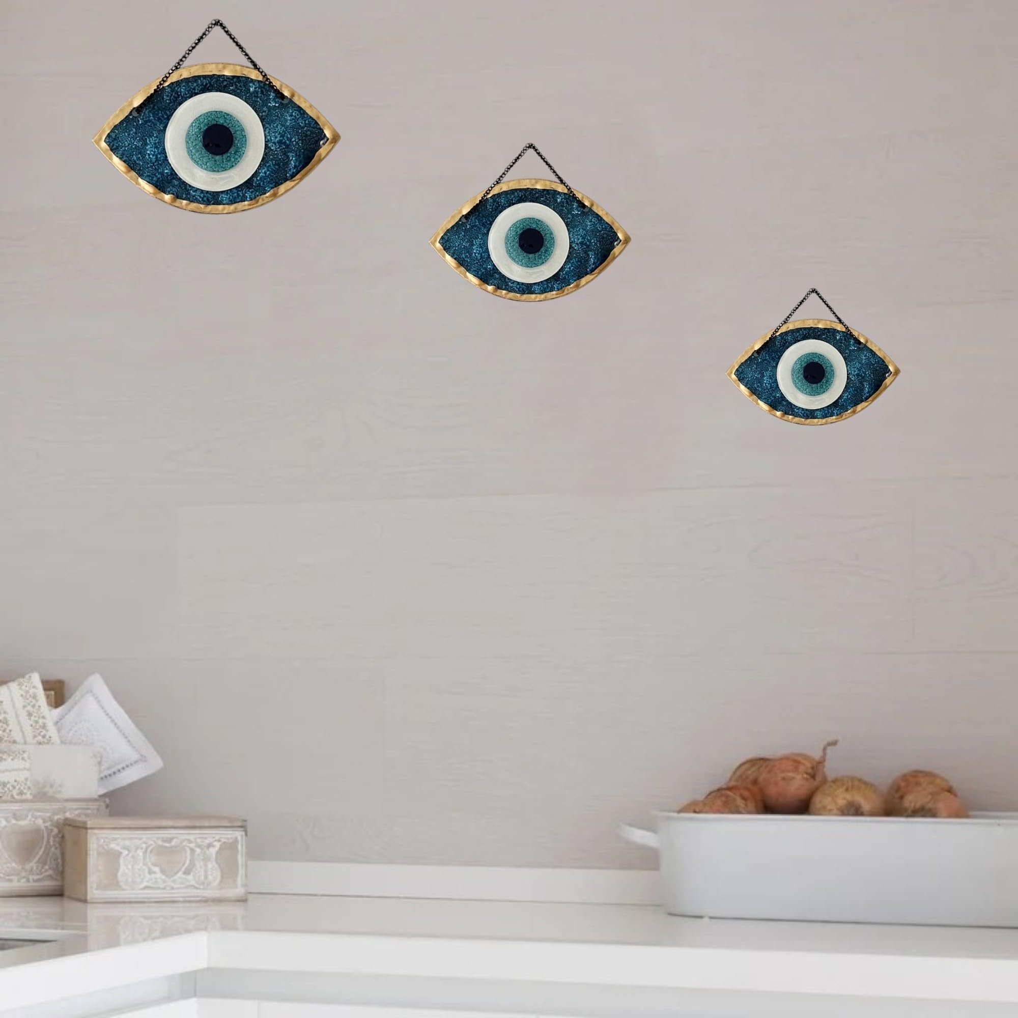 MYSTIC JEWELS - Ornamento decorativo per occhi turchi, vetro blu e bianco, amuleto portafortuna con cornice dorata, 3 dimensioni (Grande)