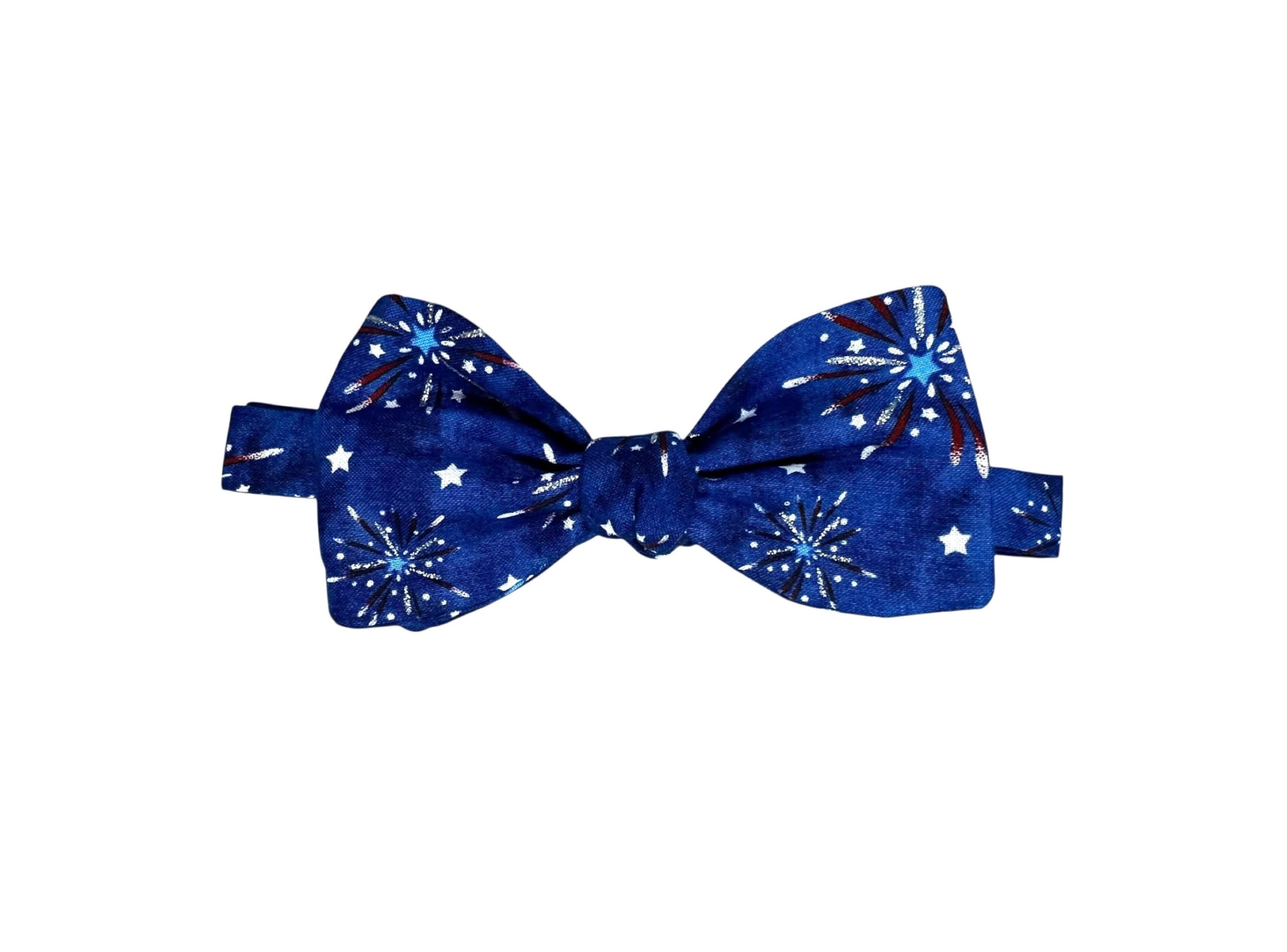 Papillon patriottico da uomo, fatto a mano, prelegato di bandiere americane rosse bianche blu e fuochi d'artificio
