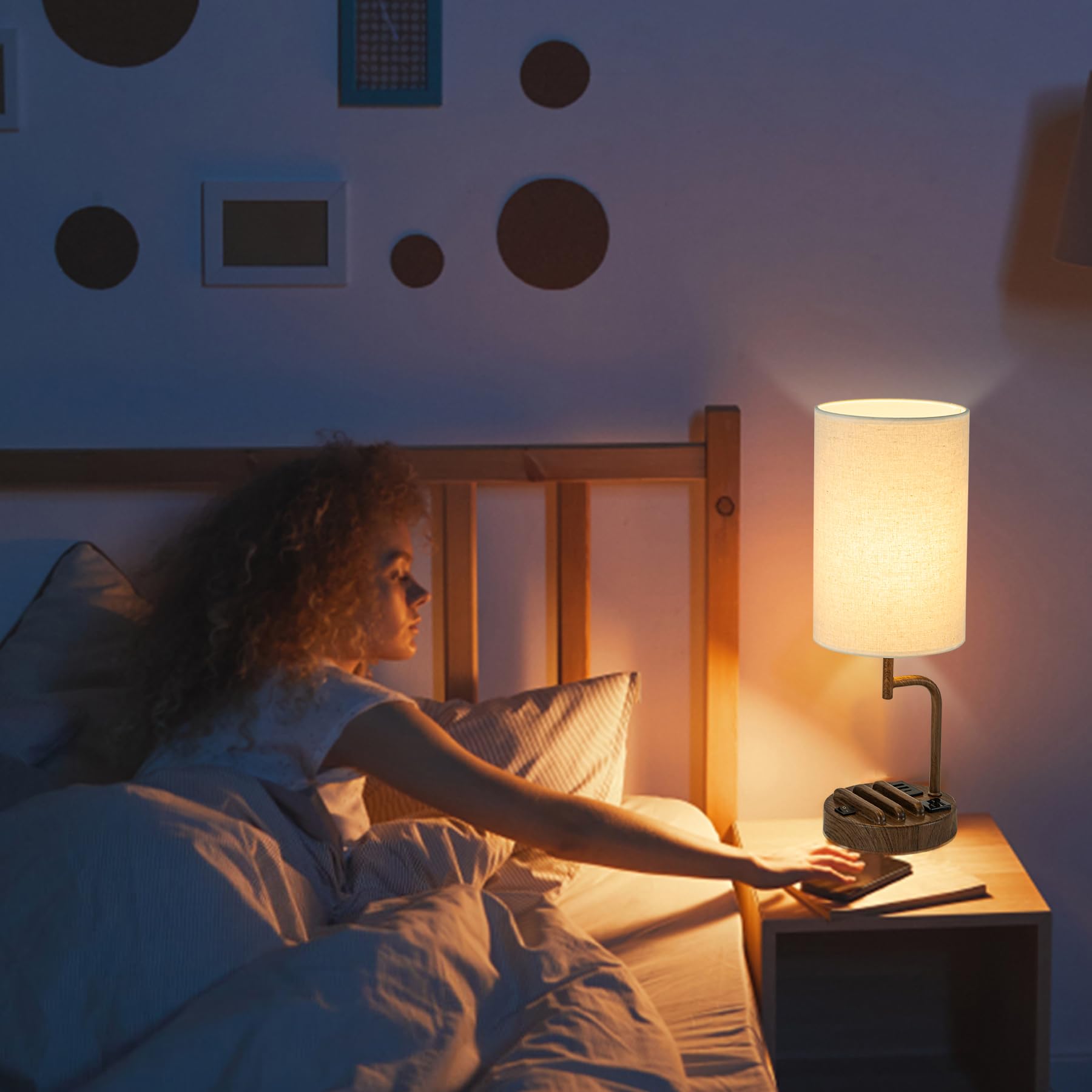 Dreamholder Lámpara de mesa con 3 puertos de carga USB, moderna lámpara de escritorio con salida de CA y soportes para teléfono, lámpara de noche perfecta para dormitorio, sala de estar, oficina