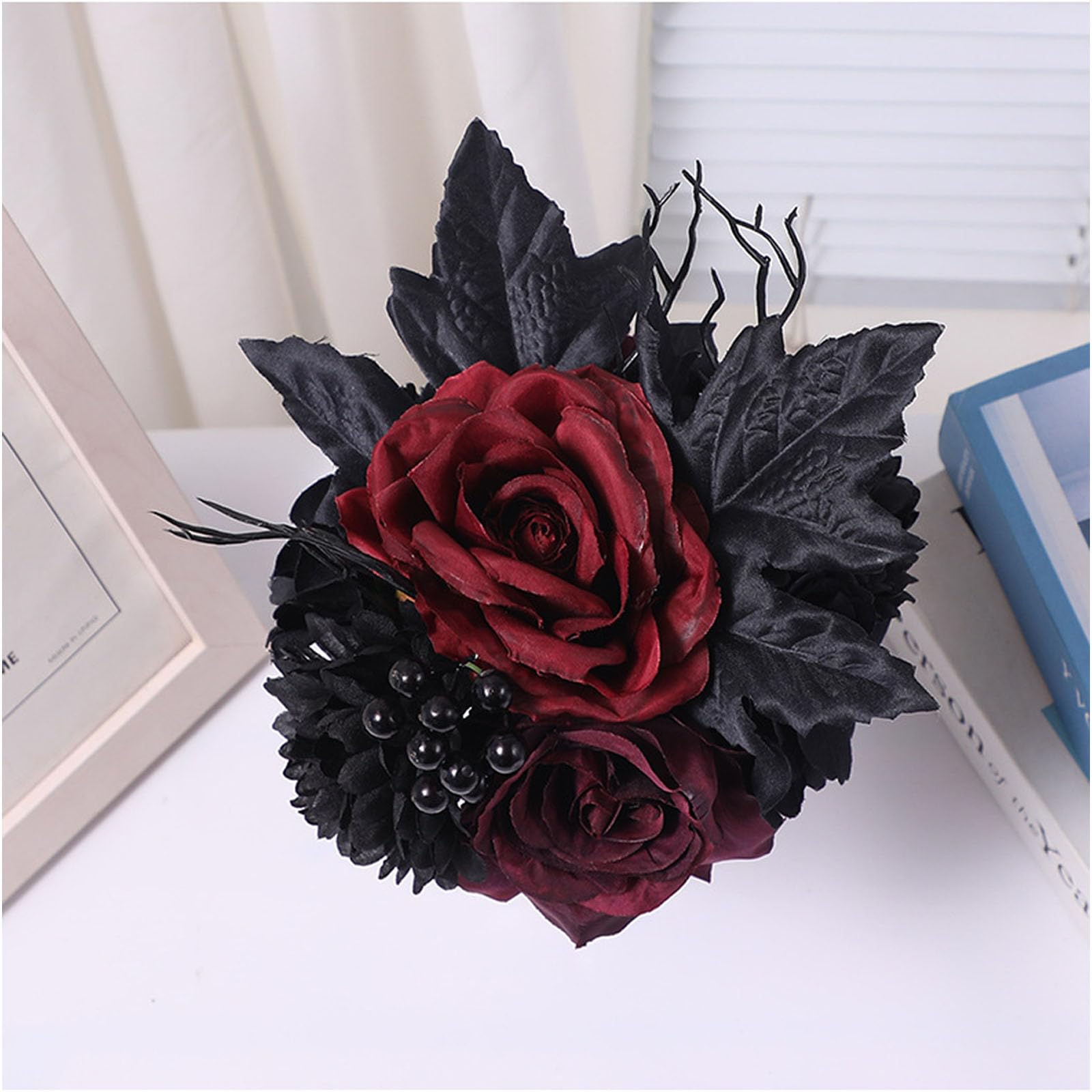 Bouquet de mariage sombre style gothique noir et bordeaux rose pour mariée