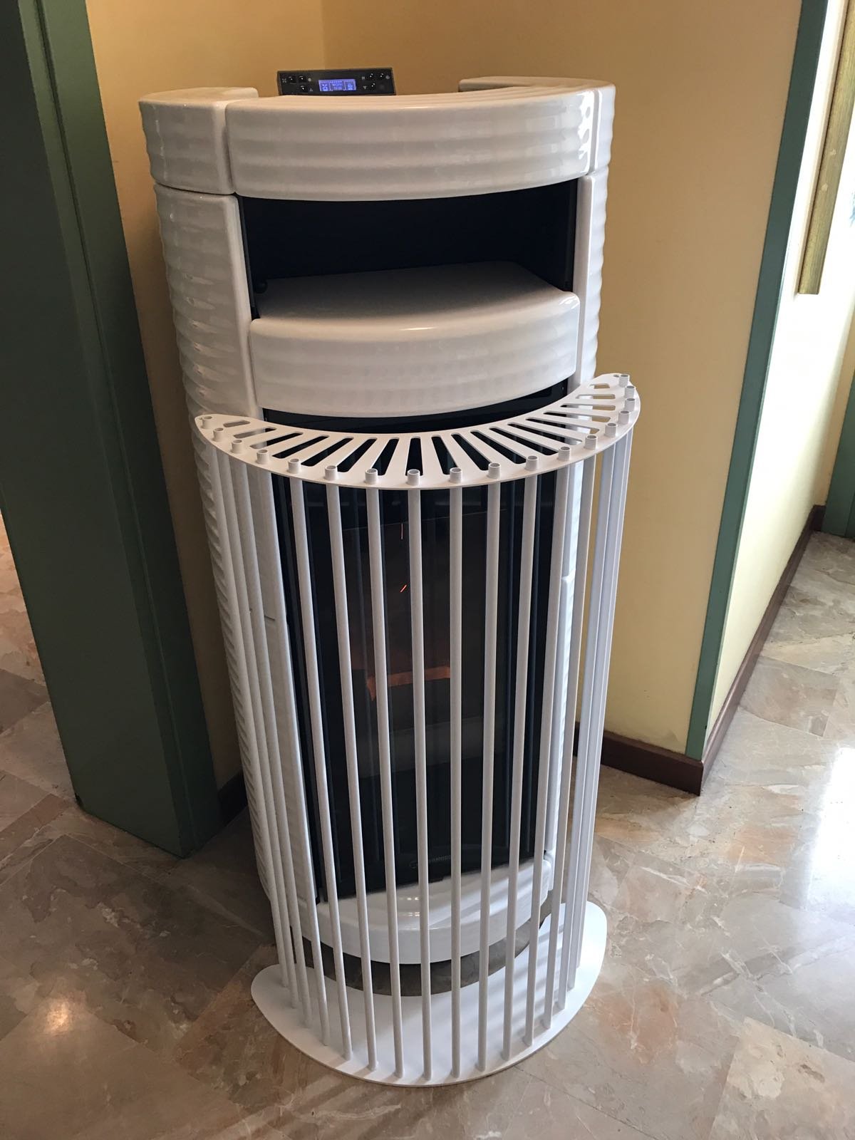 PROTEGGI I TUOI BAMBINI DA SCOTTATURE, SENZA TOGLIERE LA BELLEZZA DELLA FIAMMA E IL PROPAGARE DEL CALORE (SOLO PER STUFE A PELLET)