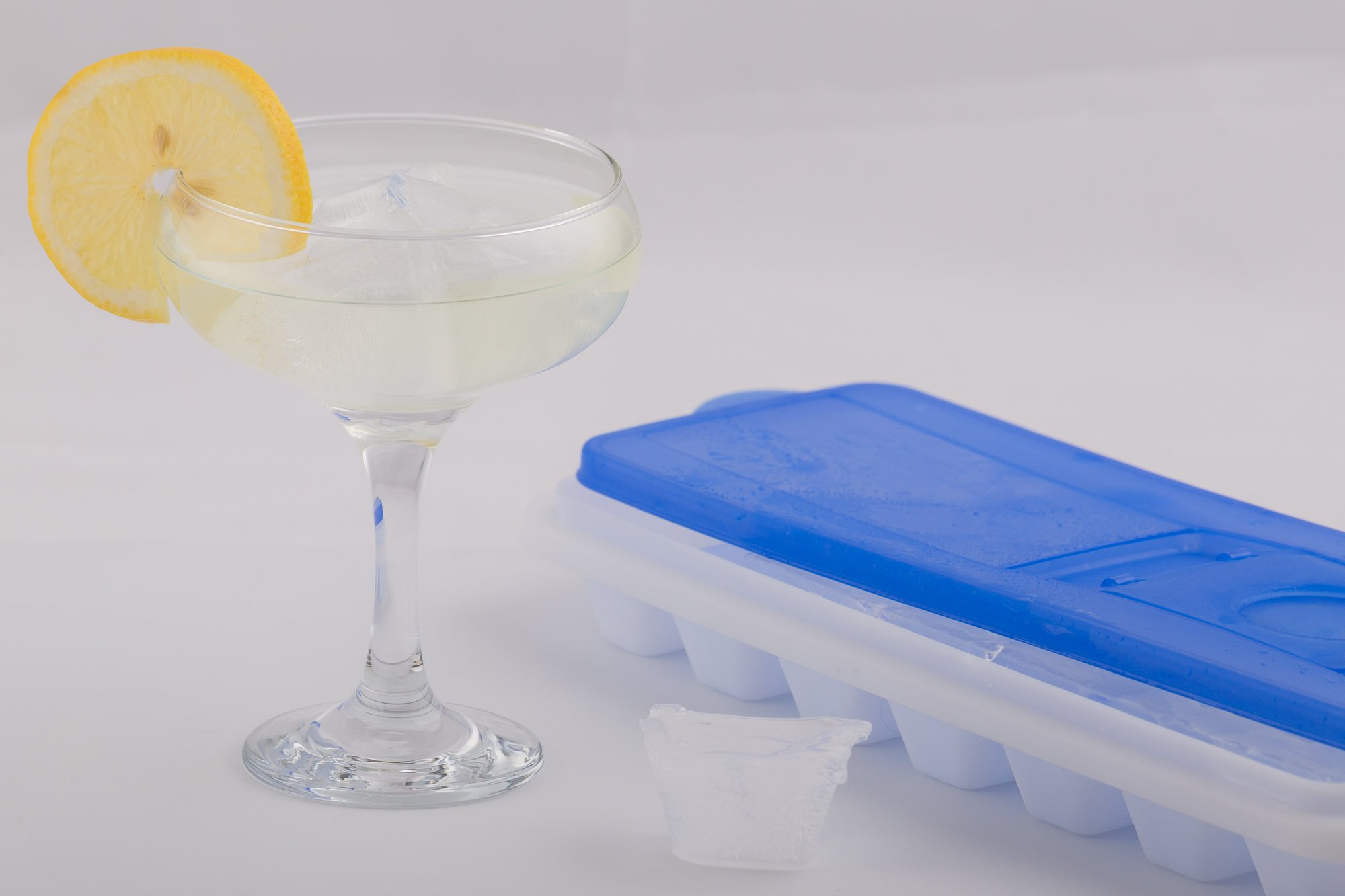 ChefLand Easy Release No Spill Ice Cube Tray with Removable Cover, Stackable, Compact, Odor Free Ice Cube Tray In White With Blue Lid, Set of 2