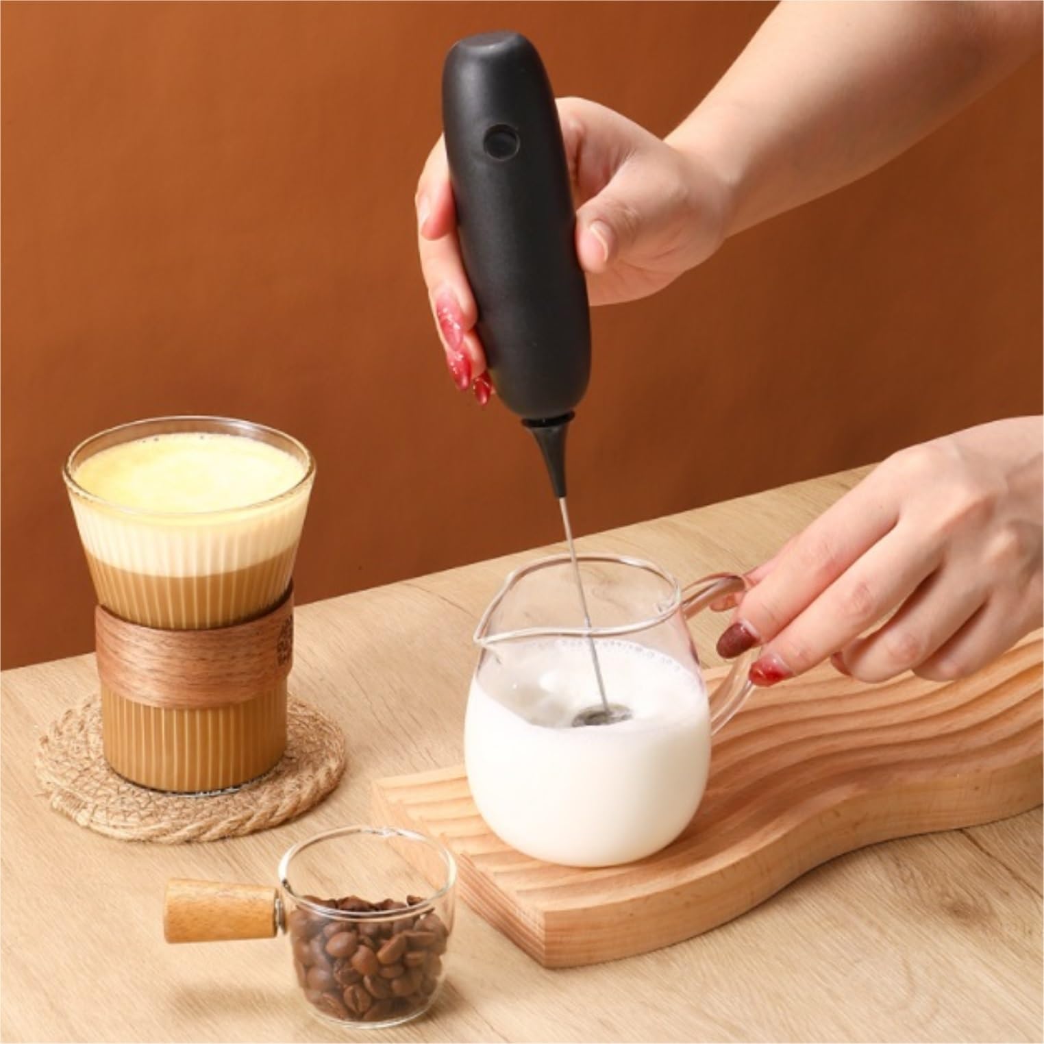 Spieniacz do Mleka Kawy Ręczny Spieniacz Do Mleka Elektryczny Spieniacz Do Trzepaczki Ze Sprężynową Trzepaczką Spieniacz Do Kawy Blender do Napojów(Black)