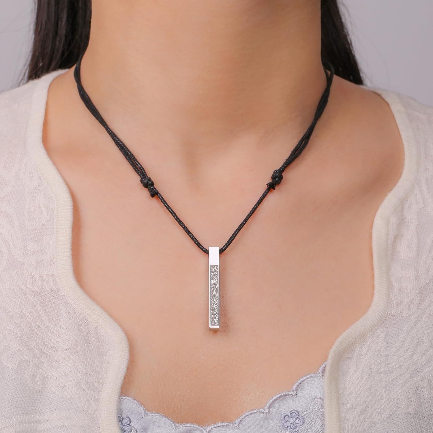 Collana Ayatul Kursi Islamica per Uomo Donna, Versetti Coranici Allah in Arabo 3D, Ciondolo Bar Minimal, Acciaio Inossidabile e Cordino in Pelle, Regalo Eid Gio, Silver Leather Rope