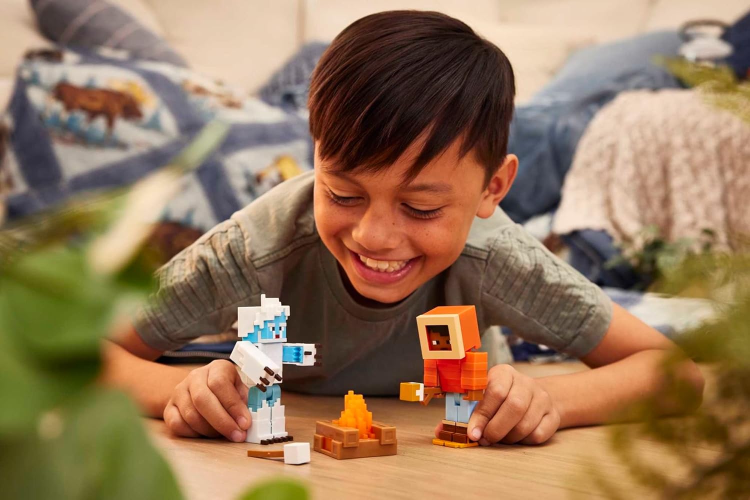 Mattel Minecraft Creator Series Action Figures & Accessorie Collectible Set, Mount Enderwoood Yeti Scare Playset with Steve & Yeti Figures