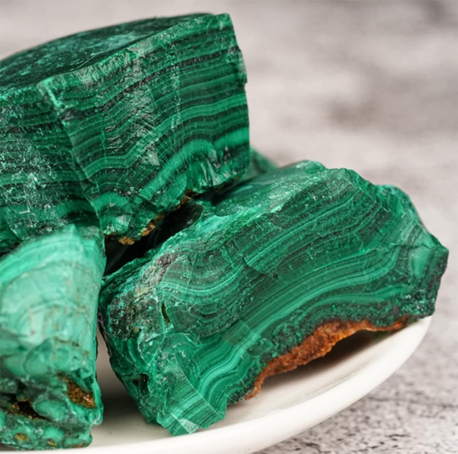 Unregelmäßiger Malachit-Rohstein, natürliche Kristalle, Mineralexemplar