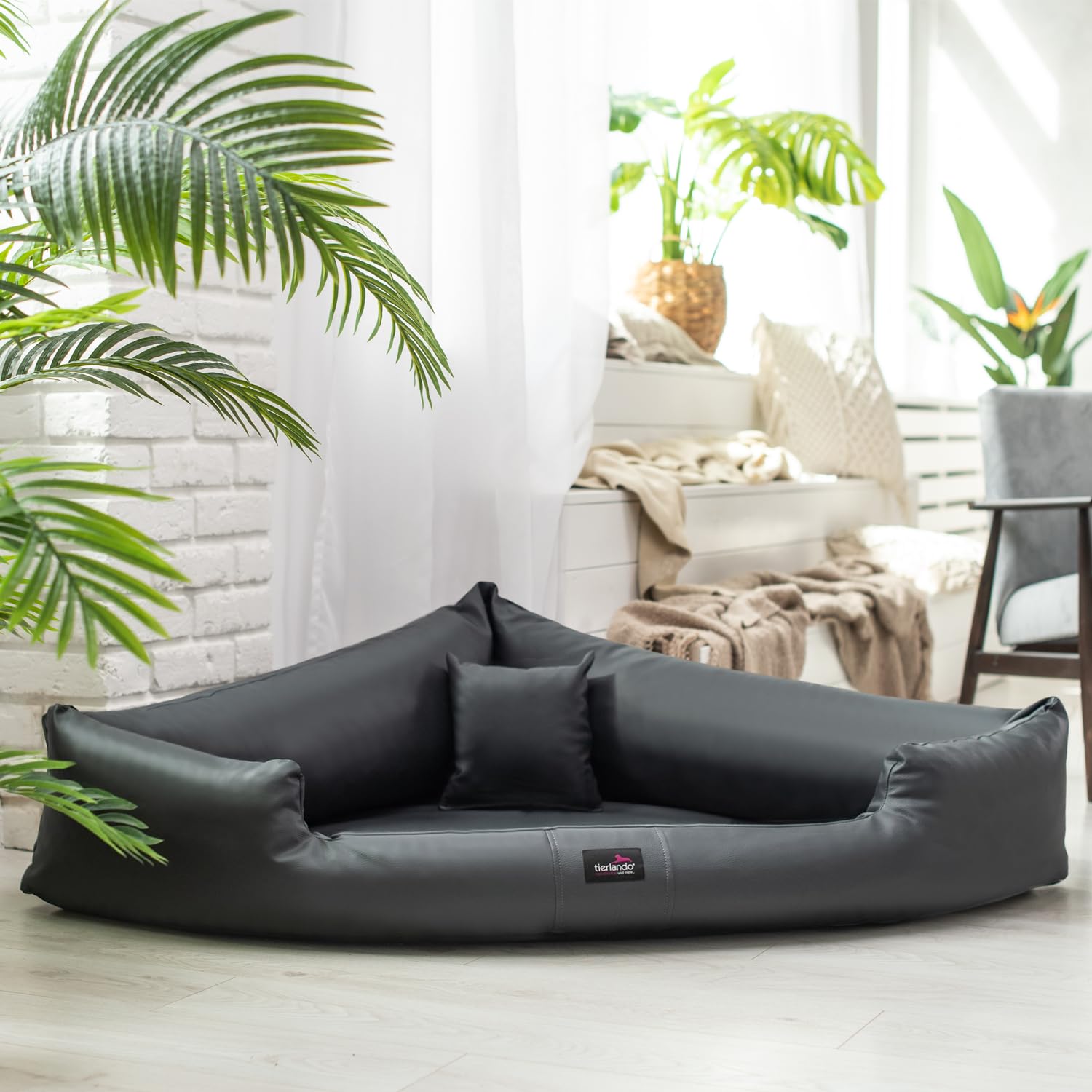 tierlando® Orthopädisches Hundebett Trivia Easy Clean aus Pflegeleichtem Kunstleder, Dreieckbett mit Visco-Matratze, Größe: 100x100cm | Farbe: 02 Graphit