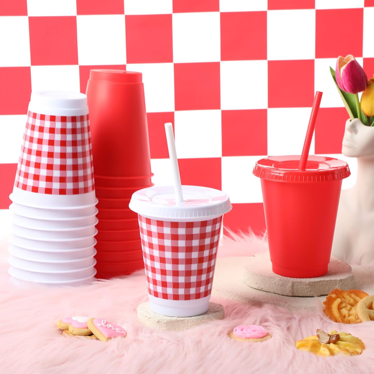 Yungyan 24 Pcs Gingham Red and White Party Supplies Disposable Plastic Cups 16 oz Picnic Checkered Tumblers for Summer BBQ Pizza Cookout Family Dinner Birthday Party Decoration