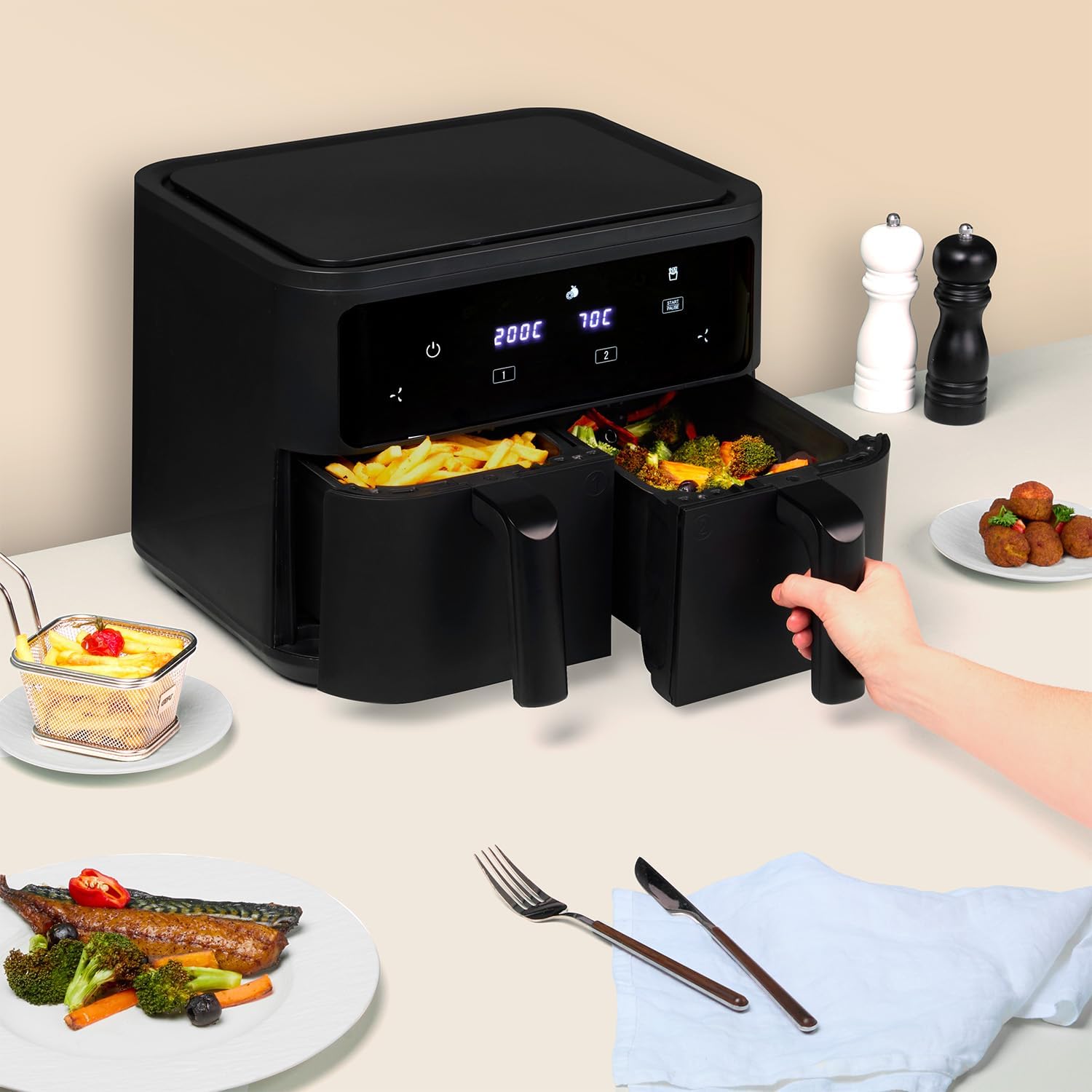 H.Koenig FRY900 Air Fryer cooking vegetables and fries in separate baskets