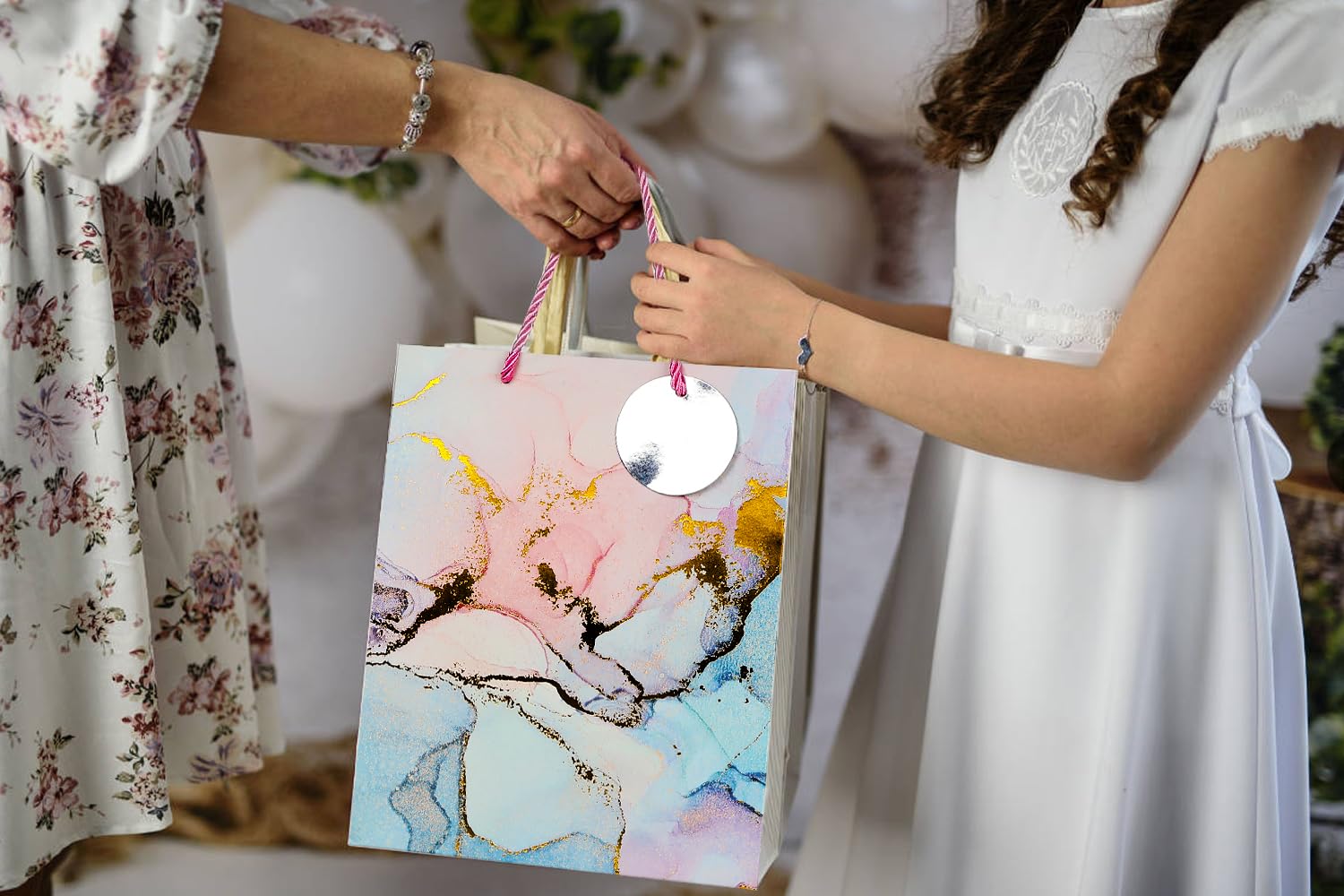 Bolsas de regalo de tamaño mediano, paquete de 4 bolsas de papel de mármol de 9 pulgadas con papel de seda para compras, negocios, cumpleaños, boda, baby shower, fiesta de Navidad (mármol)