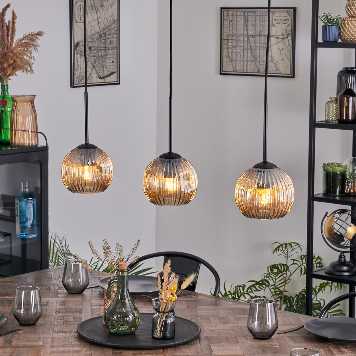 HOFSTEIN Hängeleuchte Ripoll, 3-flammige Hängelampe aus Metall/Riffelglas in Schwarz/Bernsteinfarben, Pendelleuchte im Retro/Vintage-Design (Schirme Ø 15 cm), E27, Esszimmer, Wohnzimmer, Küche