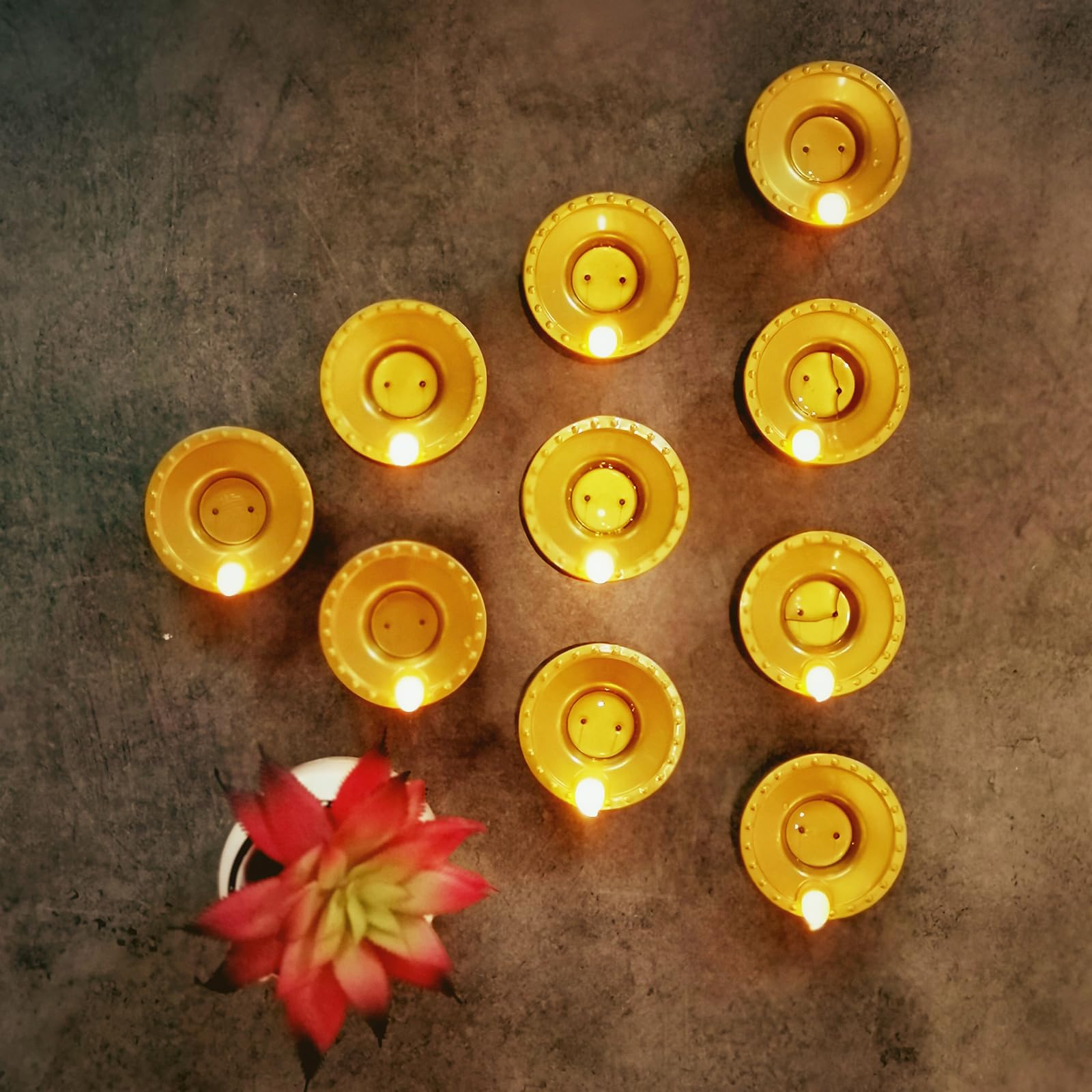Lot de 12 lampes Diwali Diyas - Lumières LED dorées - Étanche - Sans flamme - Lampes à huile pour centres de table - Temples indiens Pooja - Cadeau de pendaison de crémaillère
