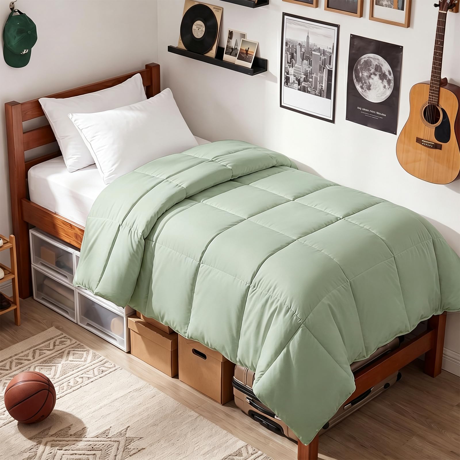 EASELAND Twin XL Down Alternative Comforter, Sage Green, 68x92 Inches