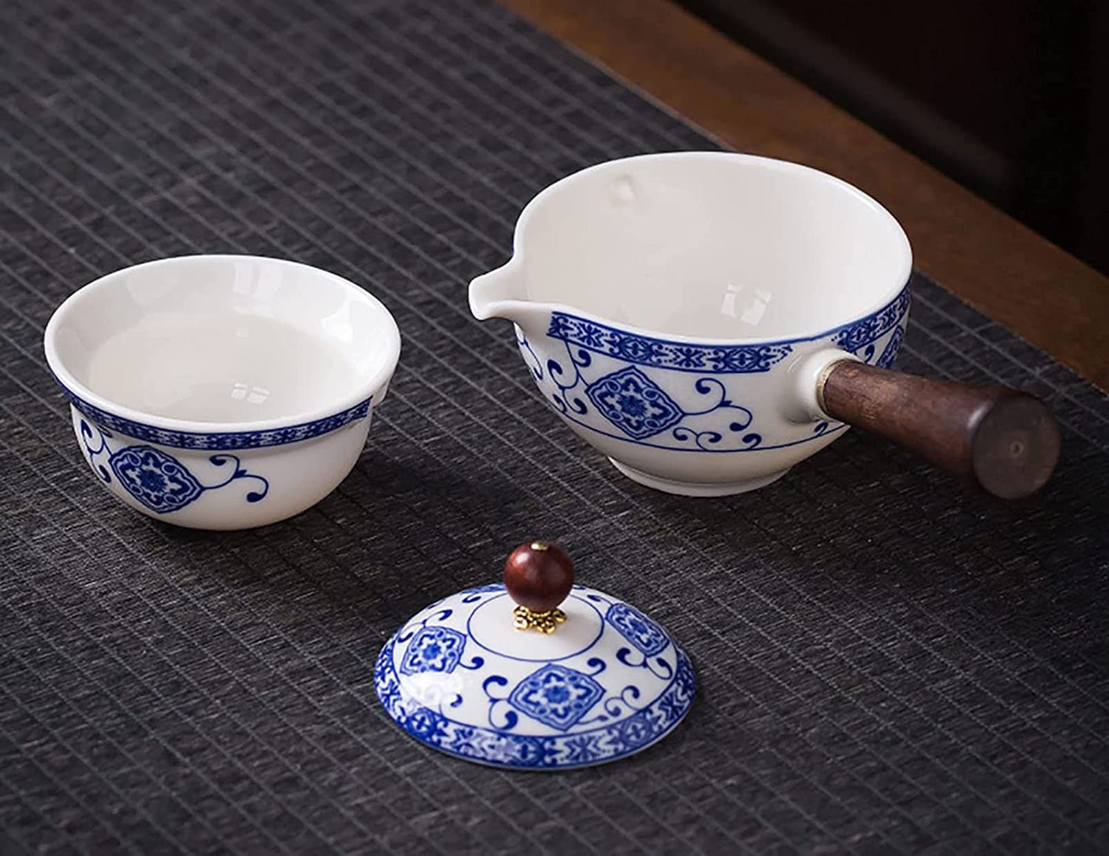 Chinesische Teekanne, Keramik-Einzeltopf 360°-Teekanne, Haushaltsfilter-Teekocher, blaues und weißes Porzellan, Kung-Fu-Tee-Set, kreatives tragbares Reise-Beilage-Topf 2022 Geschenk,T