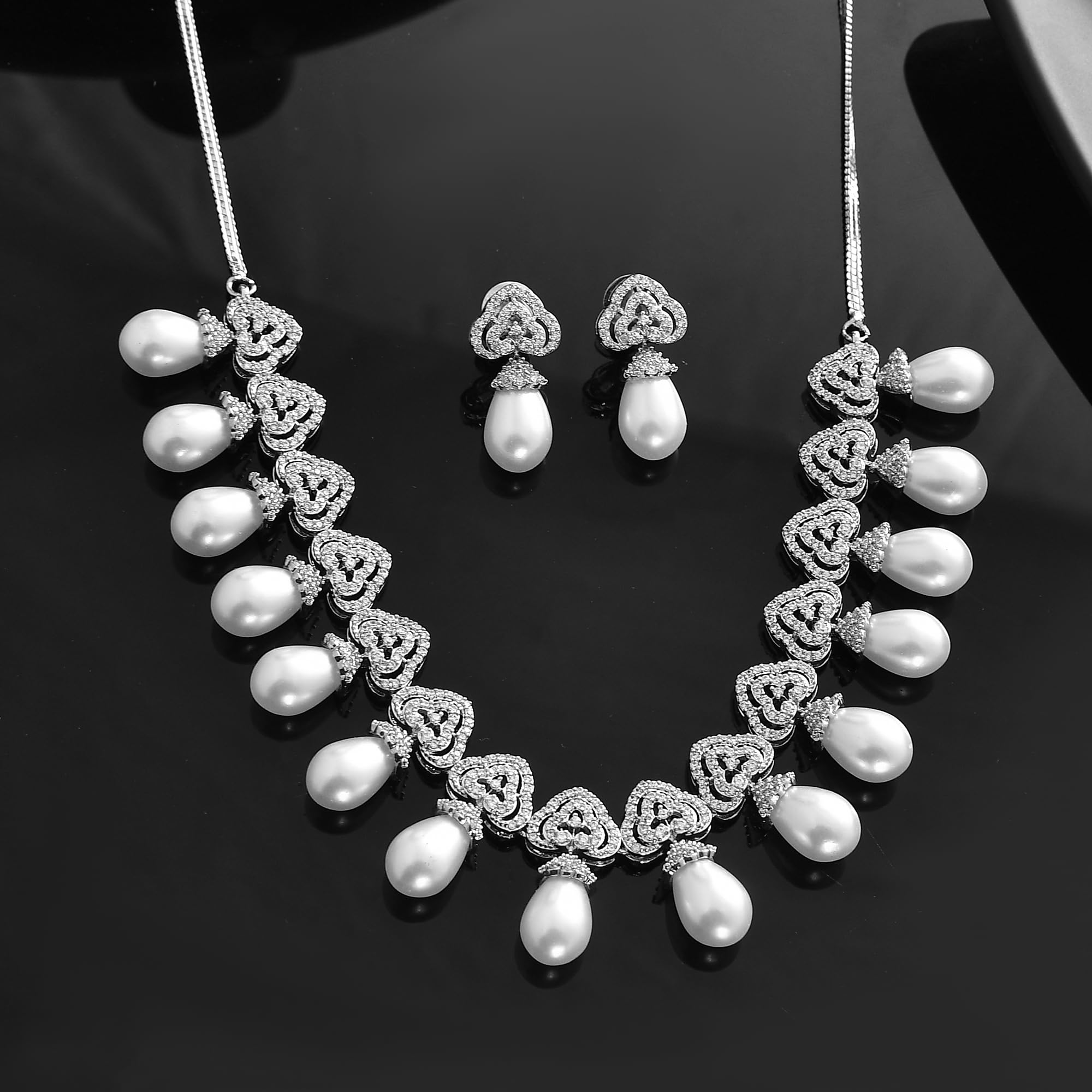 Taj Fiza Necklace Set, Elegant Craftsmanship