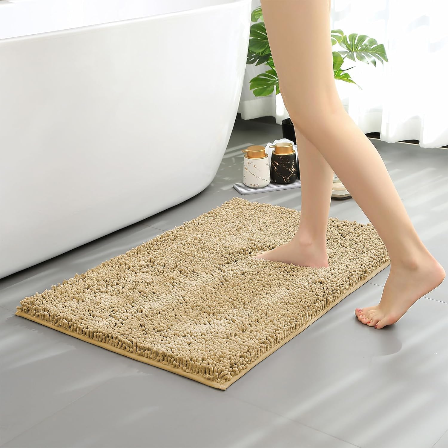 RUN HELIX Chenille Bath Mat, Non Slip Extra Soft Bath Toilet Mat 40x60 cm, Super Absorbent Bath Rug for Bathroom, Bedroom, Shower and Tub, Washable Quick Drying Bathroom Mat Black