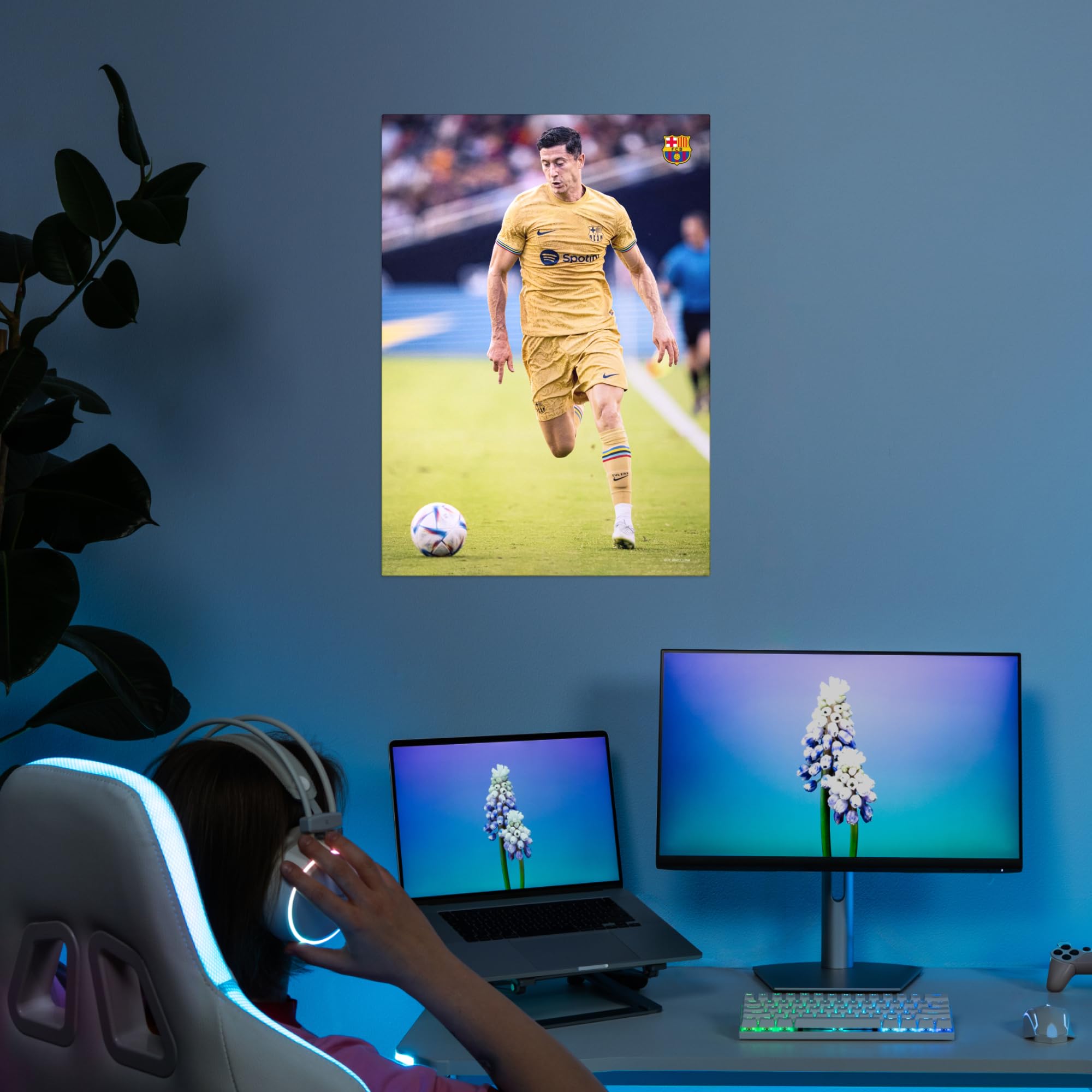 Displate - Poster in metallo – montaggio magnetico – FC Barcelona – 2023 FCB – Robert Lewandowski – Dimensione M – 32 x 45 cm opaco