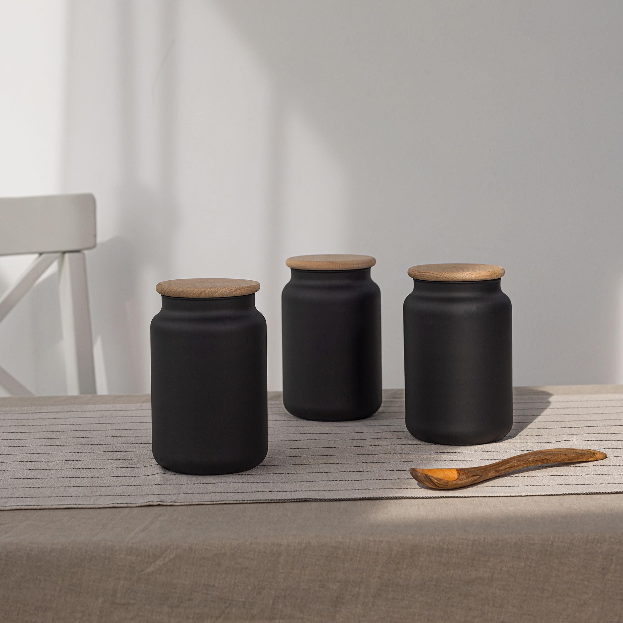 TREND FOR HOME Set di 6 barattoli neri con coperchi in legno, da 970 ml, ermetici, per tè, caffè e altre cose, per spezie, Eco Storage, nero opaco
