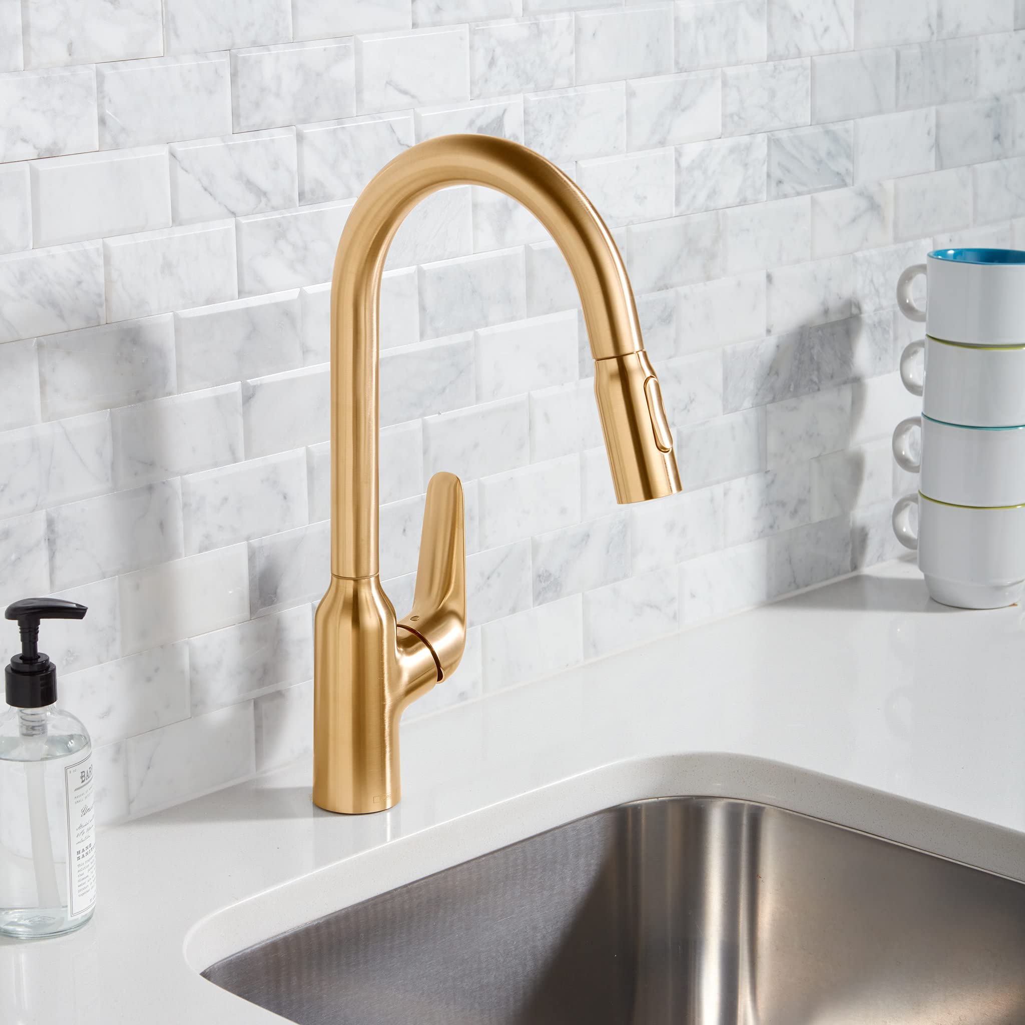 hansgrohe Focus N - Grifo de cocina de arco alto con 1 mango de 40,6 cm de alto, rociador de extracción fácil de limpiar en oro cepillado óptico, 71800251
