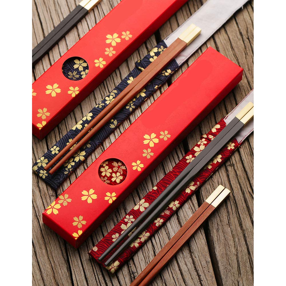 Essstäbchen im chinesischen Stil-Japanische Essstäbchen aus Holz Wiederverwendbare chinesische Essstäbchen Spülmaschinenfest 25 cm Essstäbchen aus Holz mit roter oder blauer handgefertigter Stofftas