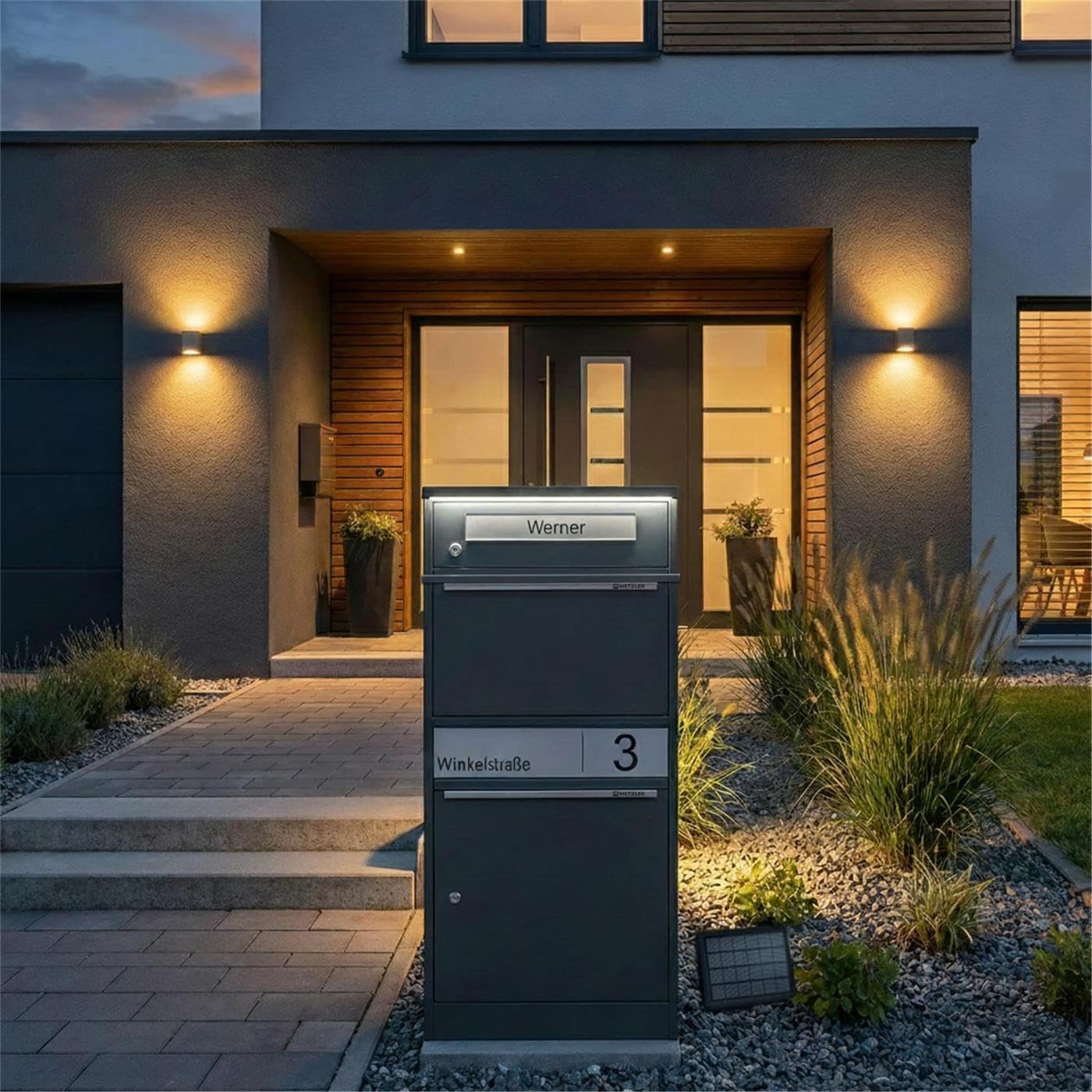 Metzler® boîte aux Lettres Colis avec éclairage LED Solaire et Plaque nom gravée RAL 7016 Anthracite – Acier thermolaqué sur Pied, capacité XL sécurisée et résistante intemperies Bispo 2