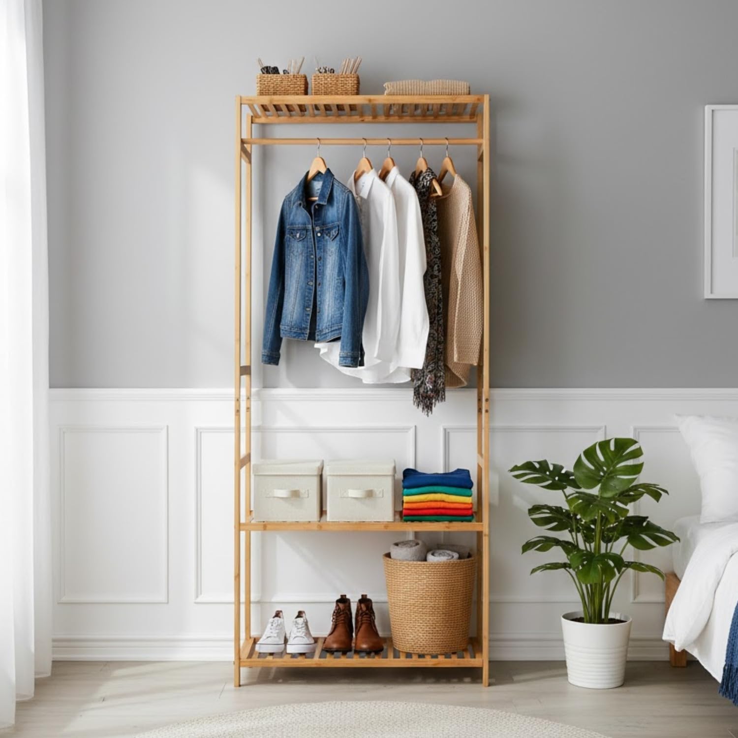THINIA HOME - Perchero de Pie de Bambú Natural con Barra para Ropa y 2 Estantes Abiertos, Organizador de Entrada, Dormitorio o Recibidor, Estilo Nórdico, 68x36x160 cm