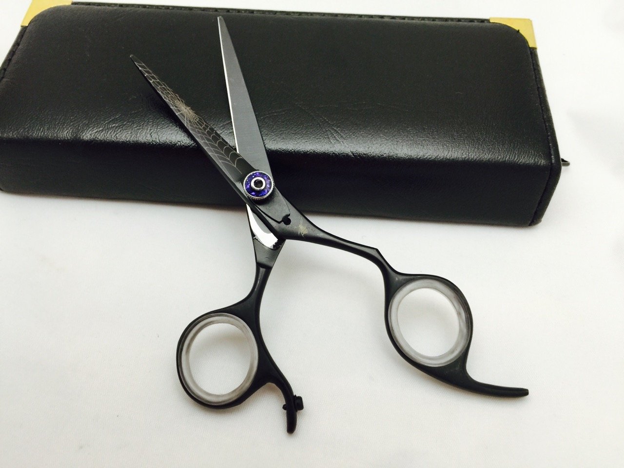 5.5" Professional Barber Razor Edge Titanium Coated Hair Cutting Shears Scissors Set+case